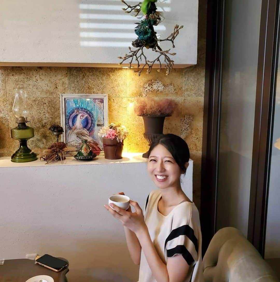 太田英里さんのインスタグラム写真 - (太田英里Instagram)「いつかの🍷💐 台風の影響で予定が全て変更になったので、 今日はお家に引きこもって 作業を進めています。👩‍💻  停電しているところもあるとのことで、 大きな被害がないことを祈るばかりです😭🙏 みなさんもできる限り安全な場所で お気をつけてお過ごしください、、！  #三重 #四日市 #レコンパンス #recompense #三重グルメ #三重カフェ #四日市カフェ #四日市ランチ #お洒落カフェ #カフェ #コーデ #セットアップ #ヘアアレンジ#パスタ #パスタランチ #ワイン #キッシュ #cafe #coordinate #🍝 #🍷」8月15日 12時53分 - eririiin56