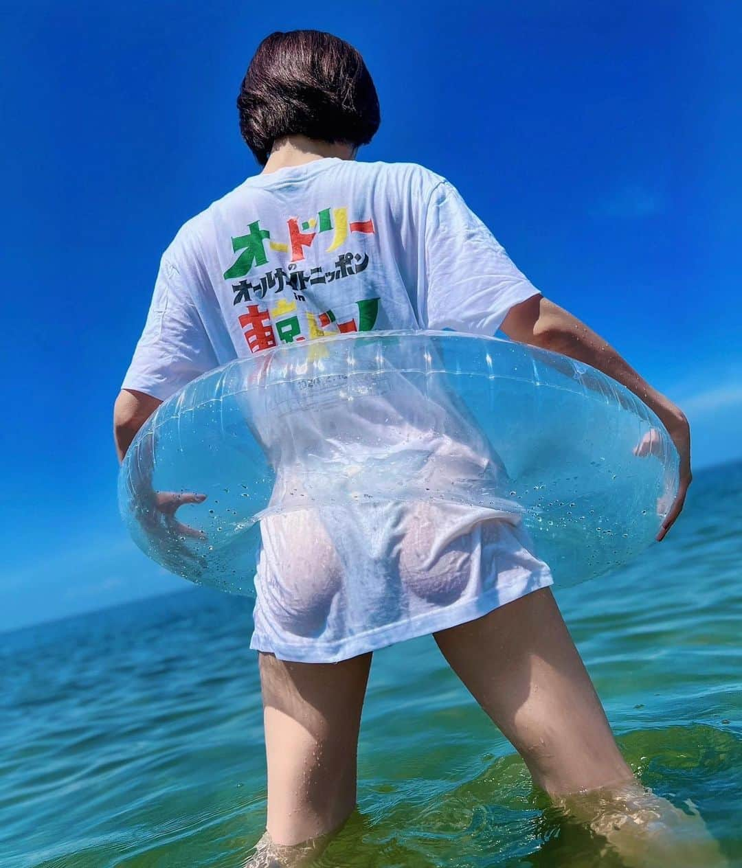 乃亜のインスタグラム：「ヒスイ海岸で海水浴  #富山 #海水浴 #浮き輪 #オードリーのオールナイトニッポン  #オードリーのオールナイトニッポンin東京ドーム」