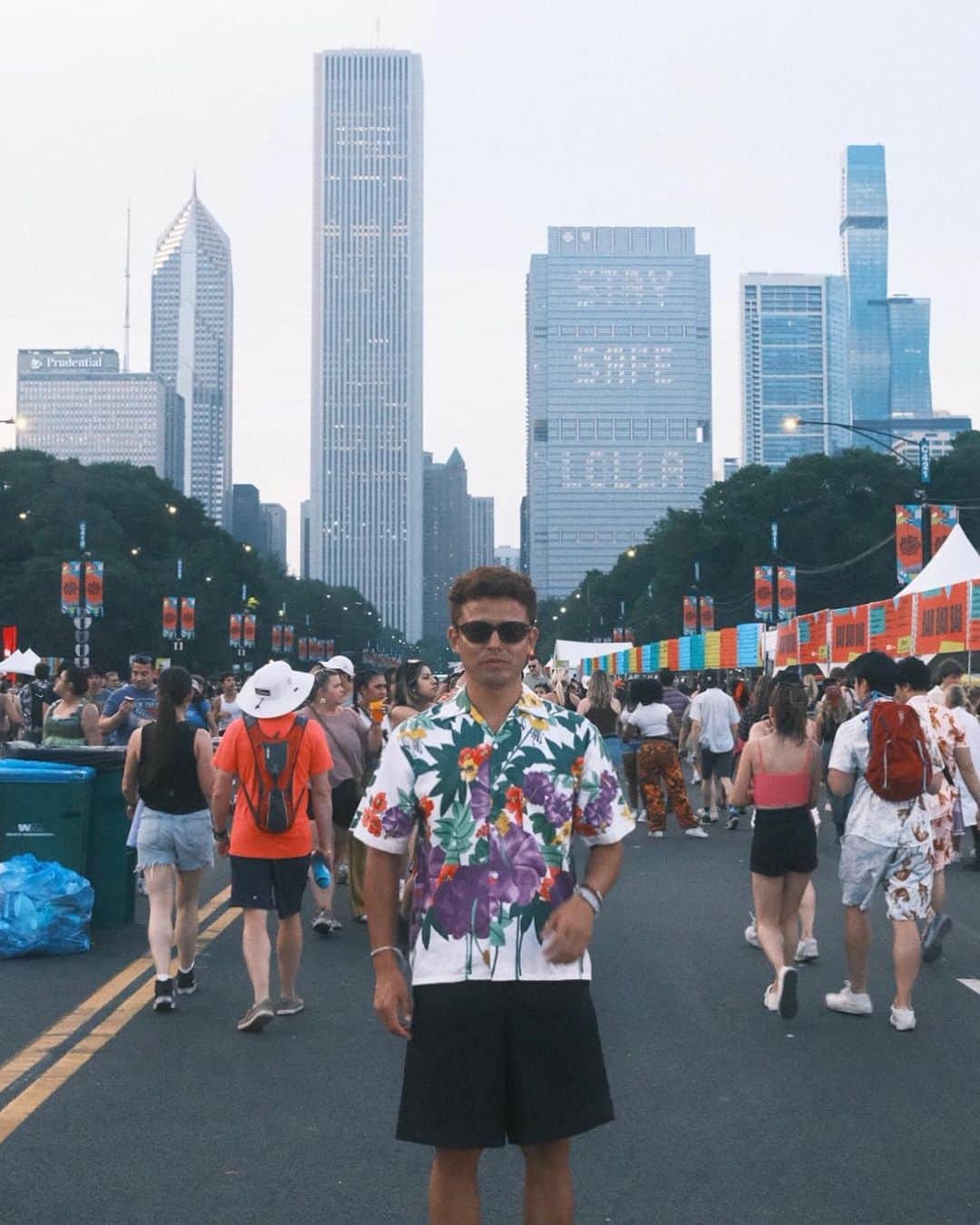 Cody Higaのインスタグラム：「夏休み in CHICAGO！  先週末、シカゴで開催された、アメリカ三大フェス @lollapalooza に招待していただき、行ってきました。  2枚目 @kendricklamar   4枚目 @chilipeppers   7枚目 @afrojack   8.9枚目 @fredagainagainagainagainagain   全てが想像以上で、素敵な綺麗な虹も見れて大満足でした。  その様子は明日YouTubeでアップします！  Thank you for everything! I truly appreciate it.🫶 @lollapalooza  @chicago  @CFLcruises  #cruisechicago #cafcrivercruise」