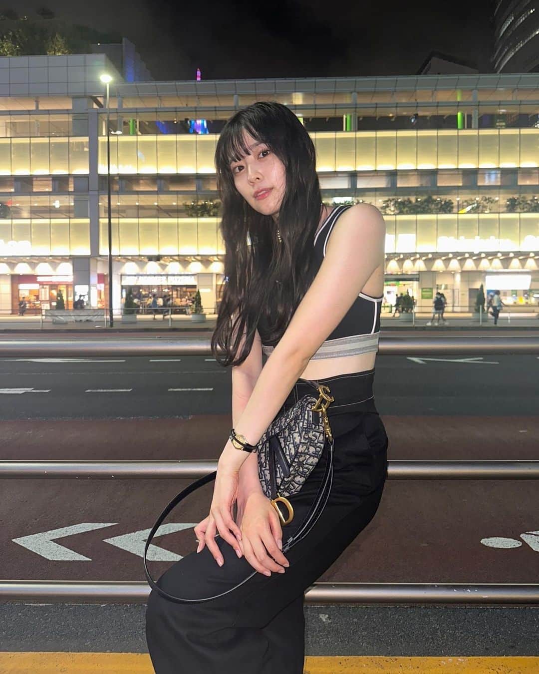 坂井仁香のインスタグラム：「🖤  #とき宣#坂井仁香#ひとちゃん#超とき宣#超ときめき宣伝部#idol#私服#コーデ#タンクトップ#ロングヘア#巻き髪」