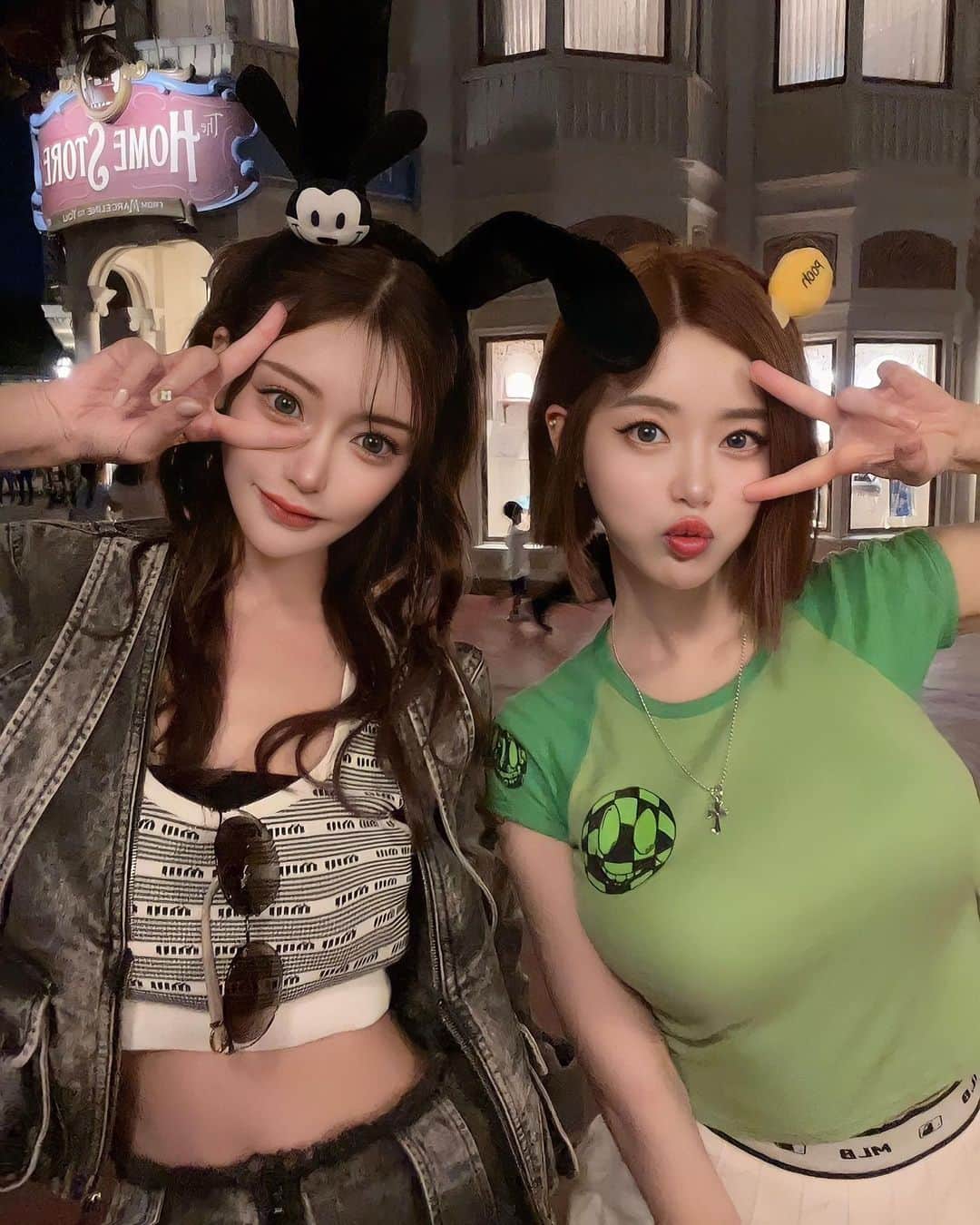 明日花キララのインスタグラム：「SODAKIRA Disney🐭 メロンソーダみたいでかわいい🍈🍈  저도 모두 SODA chan의 편이고 너무 좋아요! 귀여운 얼굴도, 항상 웃는 점, 상냥한 마음도 패션 센스도 스타일이 좋은 점도 좋아 전부 좋아💓💓💓 또 일본에서 즐거운 추억 많이 만들자🐾 슬픈 기분은 즐거운 추억으로 모두 칠합시다👼🏻🩵🪽」