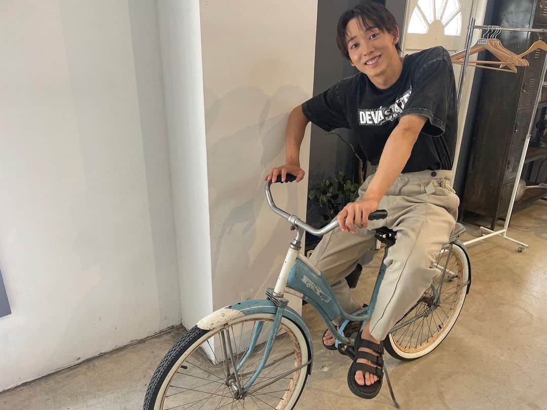 近藤頌利さんのインスタグラム写真 - (近藤頌利Instagram)「8月オフショット📸  #自転車ちっさ  #俺がデカいだけか #イヤーカフ #つけてます  #この加工のTシャツにハマってます #近藤頌利」8月15日 13時23分 - shori_kondo412