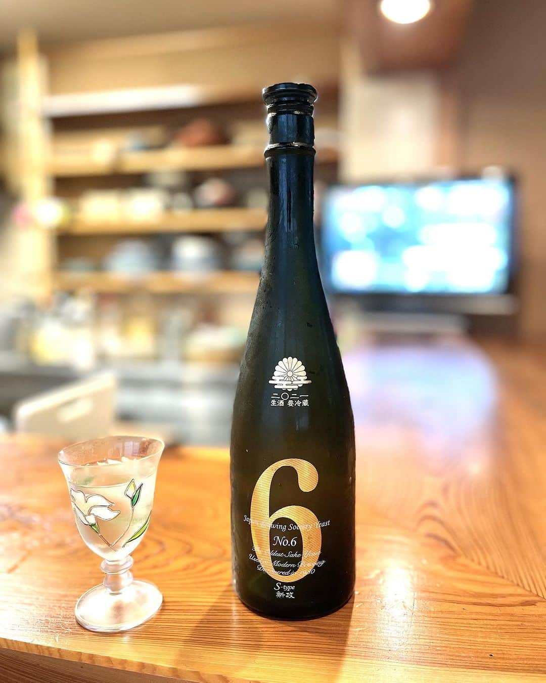 村主章枝さんのインスタグラム写真 - (村主章枝Instagram)「Aramasa no.6 It was sweet, but it's quite drinkable... When you come back to Japan, Japanese food and sake!  新政no.6 甘口でしたが、結構飲めてしまう... 日本に帰ってきたら、やっぱり和食に日本酒！😋😋😋 #aramasa6  #新政no6  #新政酒造  #日本酒好き」8月15日 13時24分 - fumie.suguri