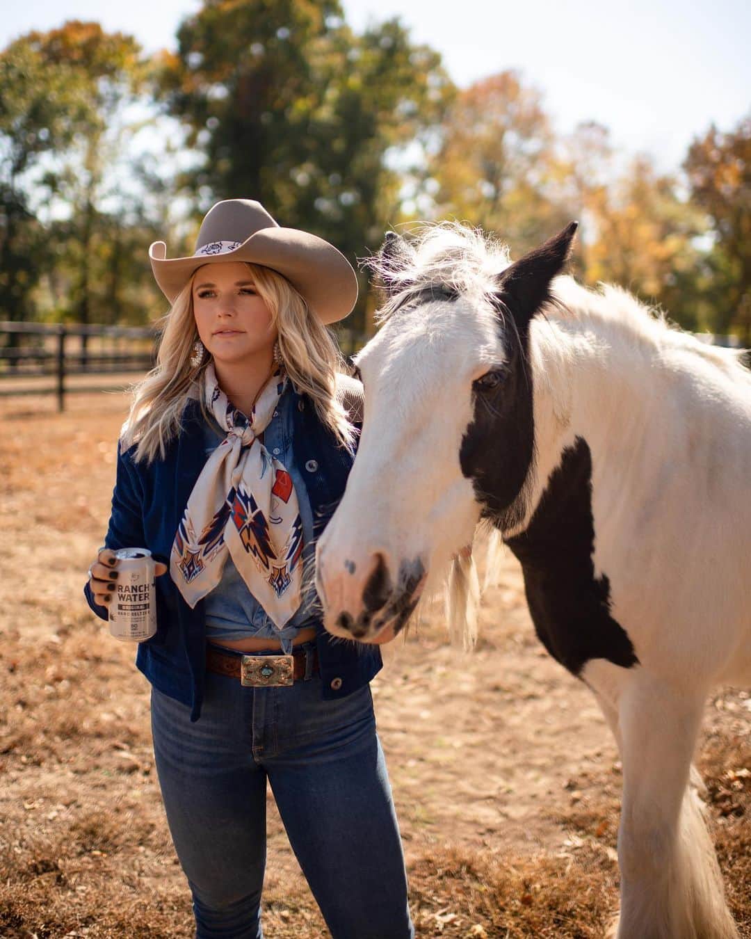 ミランダ・ランバートのインスタグラム：「#ad You thought the west was wild, but you ain’t saddled up with me… Lone River @ranchwater #followitwest   Far West Spirits, LLC, Houston TX」