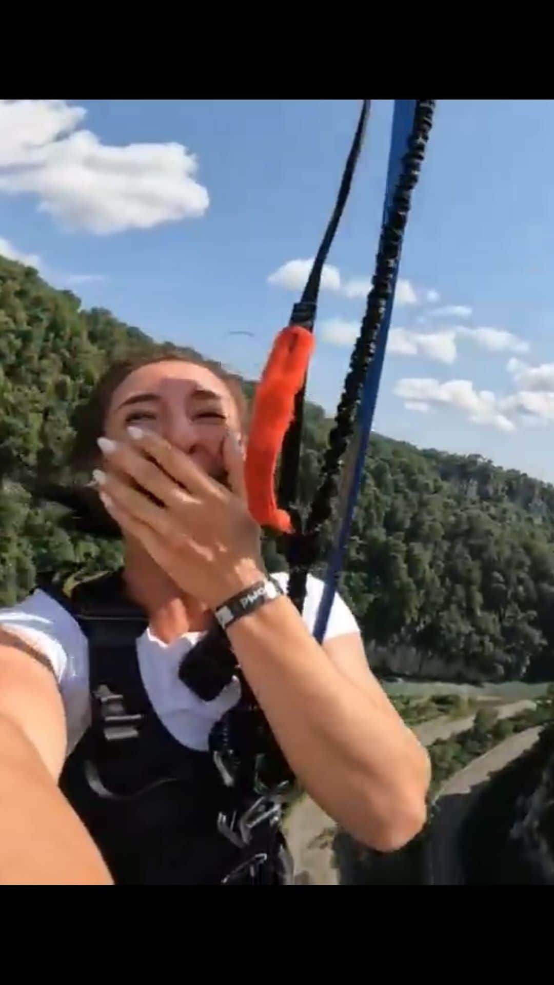ヤナ・イグリアンのインスタグラム：「Полное видео в моем тг канале Егорян Яна , ссылка а шапке профиля !」