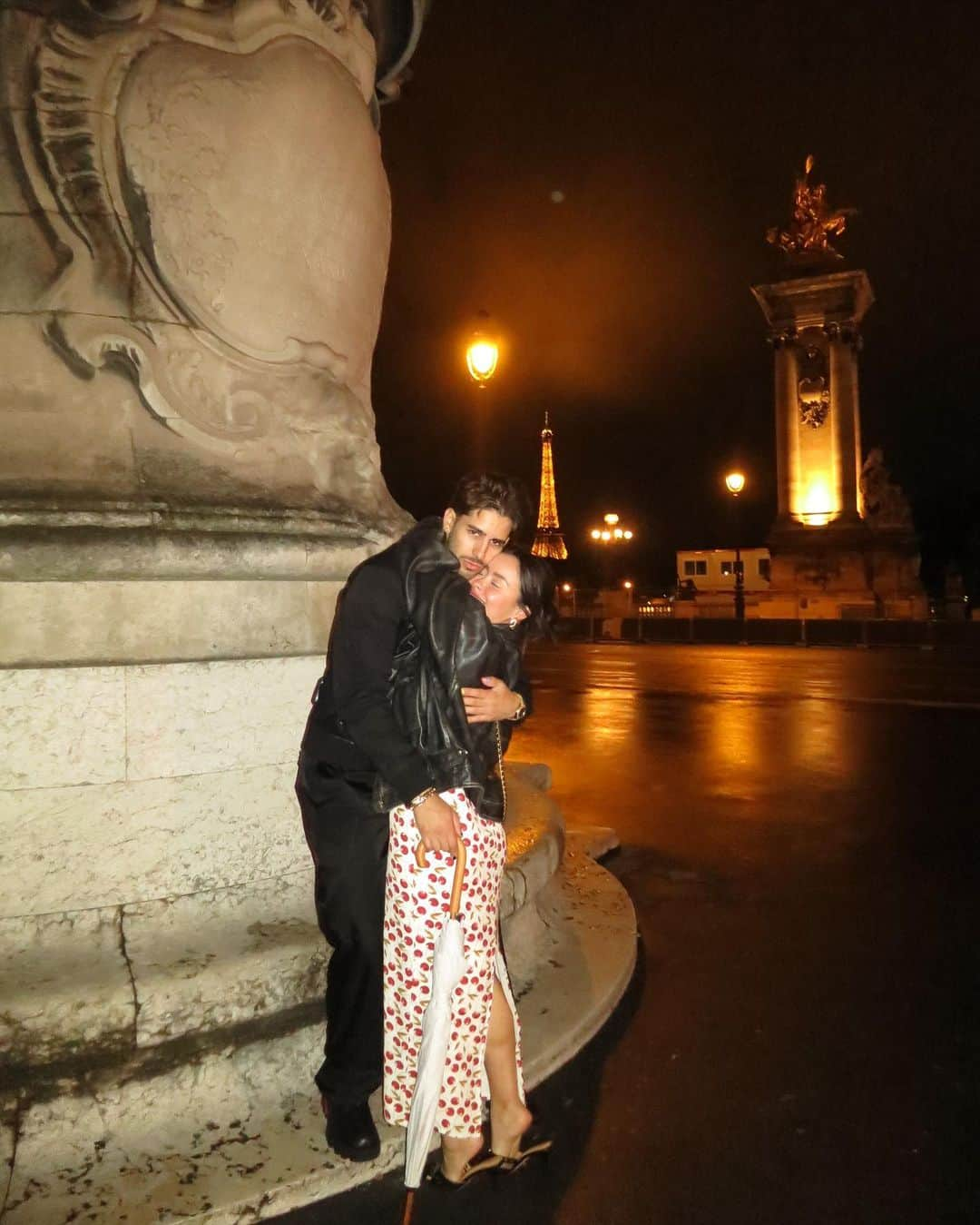 シエラ・ラミレスさんのインスタグラム写真 - (シエラ・ラミレスInstagram)「is french kissing in france just called kissing? 💋」8月15日 4時57分 - cierraramirez