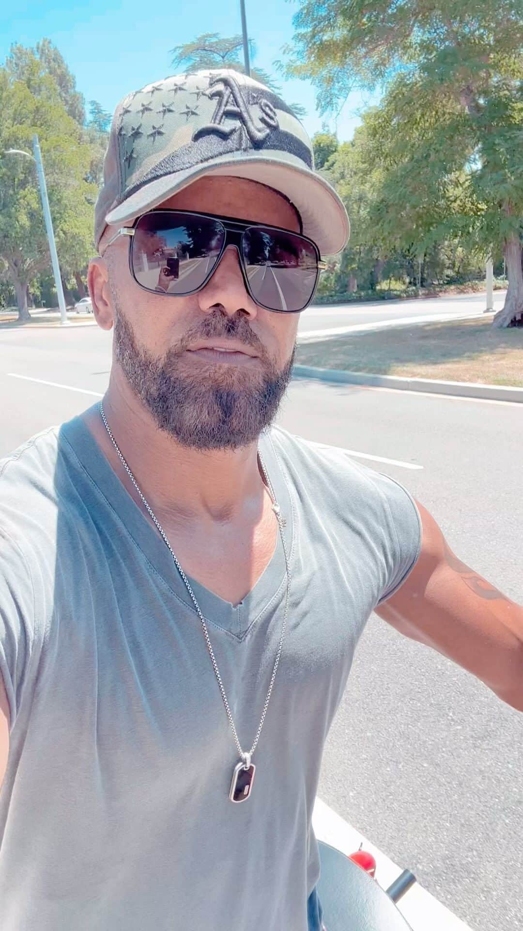 シェマー・ムーアのインスタグラム：「Day in the life of looking like a whole fool!! 😅🤷🏽‍♂️🤣🤣🤣🤣」