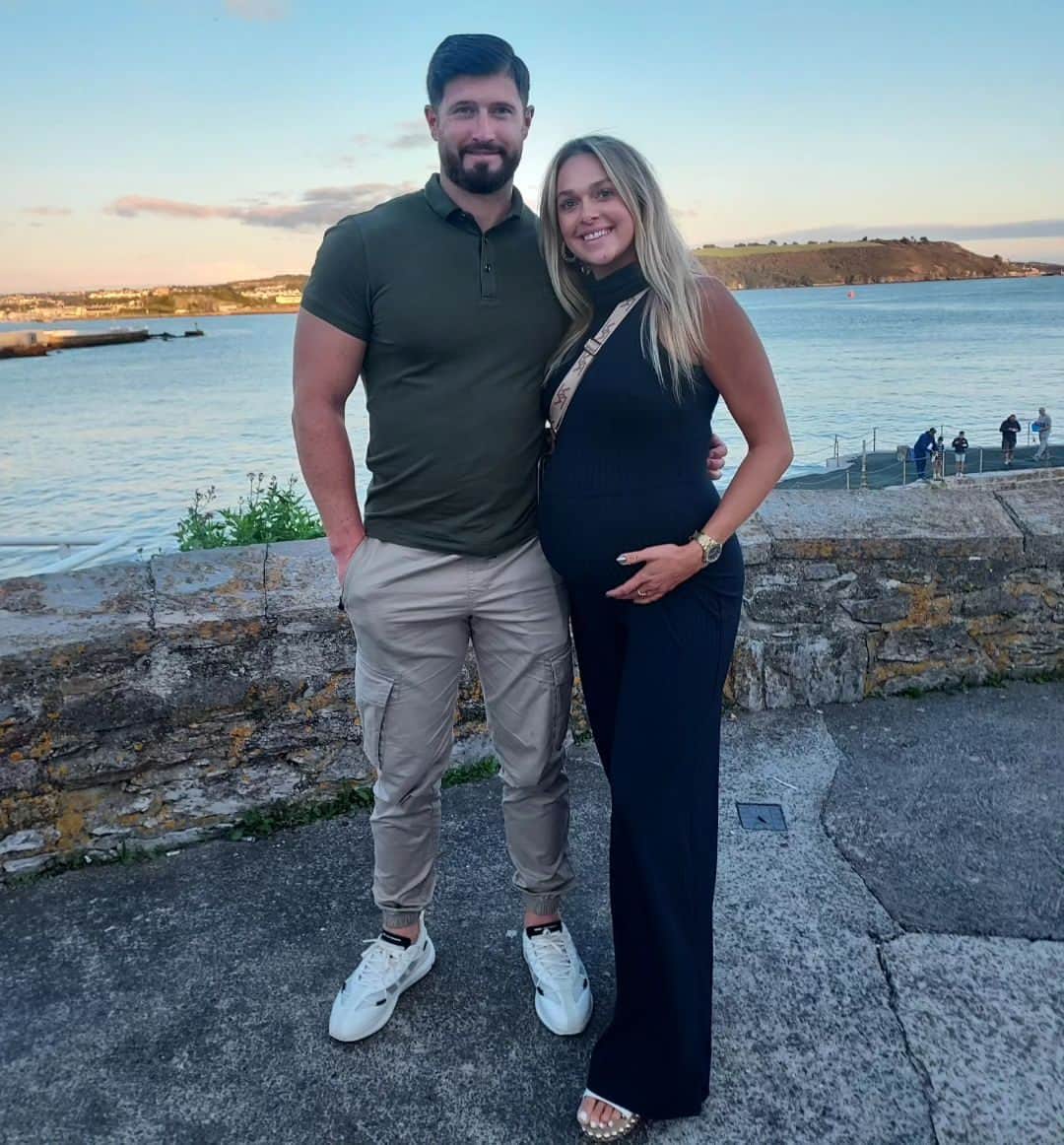 トニア・コーチのインスタグラム：「Family 🥰」