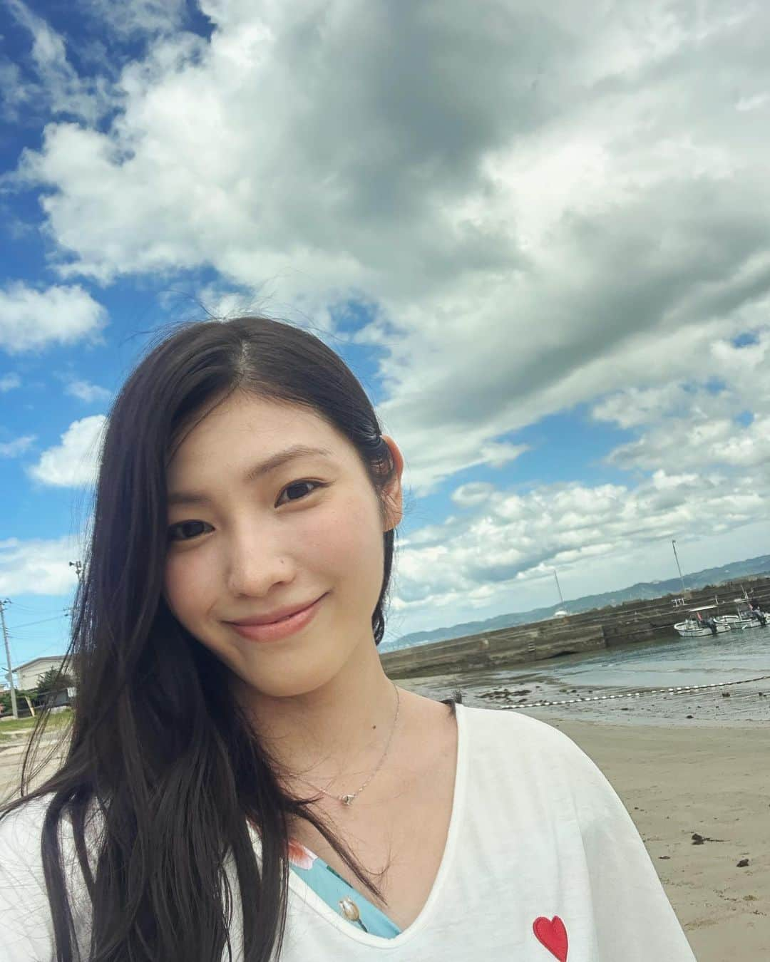 立石晴香さんのインスタグラム写真 - (立石晴香Instagram)「今日は早起き☀️ まだまだ旅行投稿続きます🙈  正解の方がいらっしゃいました！ 今回は和歌山の白浜にお邪魔してました(^^)🌺  10年ぶりくらいだったけど、本当に本当に大好きな街になりました🐬  今度は和歌山の那智大社に行ってみたいです☺️  私は一足先にお邪魔したので大丈夫でしたが関西地域台風が近づいてますので、くれぐれも安全にお過ごしください🙇‍♀️  #白浜 #travel #japan」8月15日 5時27分 - haruka_tateishi