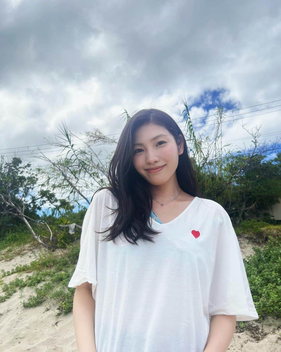 立石晴香のインスタグラム：「今日は早起き☀️ まだまだ旅行投稿続きます🙈  正解の方がいらっしゃいました！ 今回は和歌山の白浜にお邪魔してました(^^)🌺  10年ぶりくらいだったけど、本当に本当に大好きな街になりました🐬  今度は和歌山の那智大社に行ってみたいです☺️  私は一足先にお邪魔したので大丈夫でしたが関西地域台風が近づいてますので、くれぐれも安全にお過ごしください🙇‍♀️  #白浜 #travel #japan」