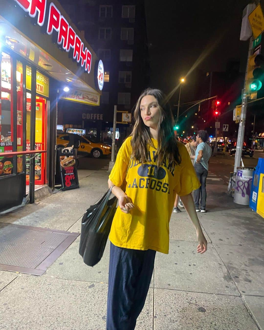 ジャクリーン・ヤブロンスキーのインスタグラム：「This late night deli run sums up how I feel after the weekend. Thank you to everyone who made it so special ☺️❤️🥂」