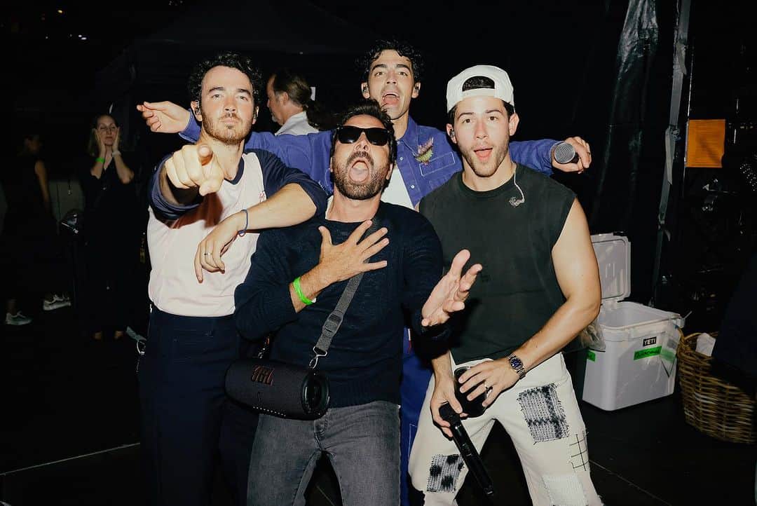 のインスタグラム：「Thanks for having me @jonasbrothers. When’s the next gig?」