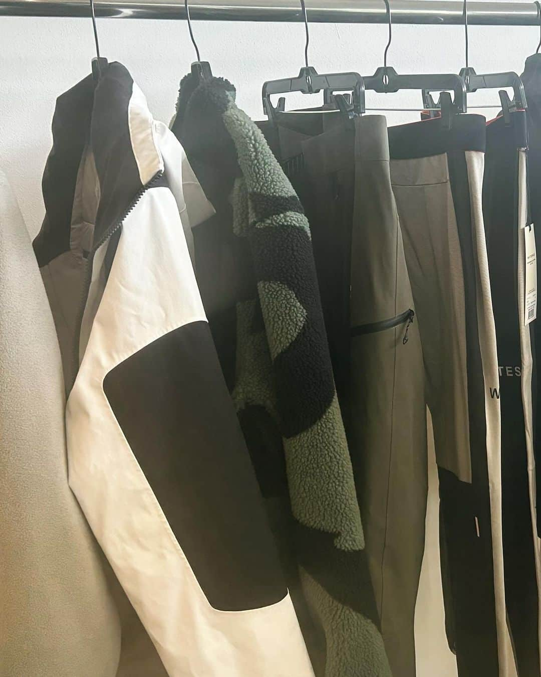 ショーン・ホワイトさんのインスタグラム写真 - (ショーン・ホワイトInstagram)「Little sneak preview of next seasons @whitespace_____  @backcountry line🤩」8月15日 6時23分 - shaunwhite