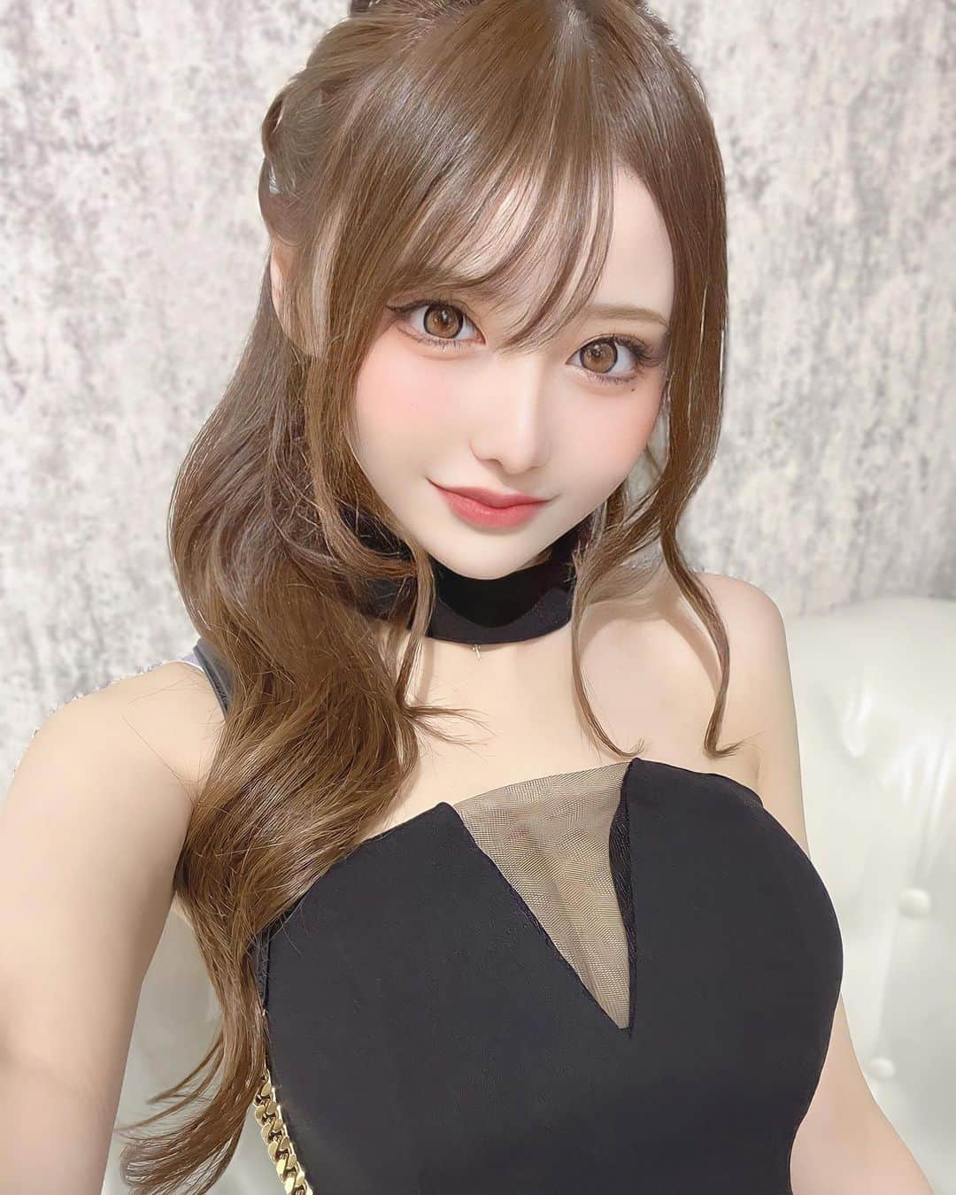 結城里華さんのインスタグラム写真 - (結城里華Instagram)「_ _ 壊れちゃいそうな時も離さないでね🐈‍⬛🖤 _ #tokyo #日本 #東京 #新宿 #歌舞伎町 #キャバクラ #キャバ嬢 #整形 #ヘアセット #韓国 #ATEEZ #홍중 #한국 #일본 #도쿄 #신주쿠 #photooftheday #instagood #台湾 #香港 #followme #instafood #love #오오티디 #셀카 #셀카그램 #패션 #데일리룩 #좋아요 #메이크」8月15日 7時07分 - yuuki_rika