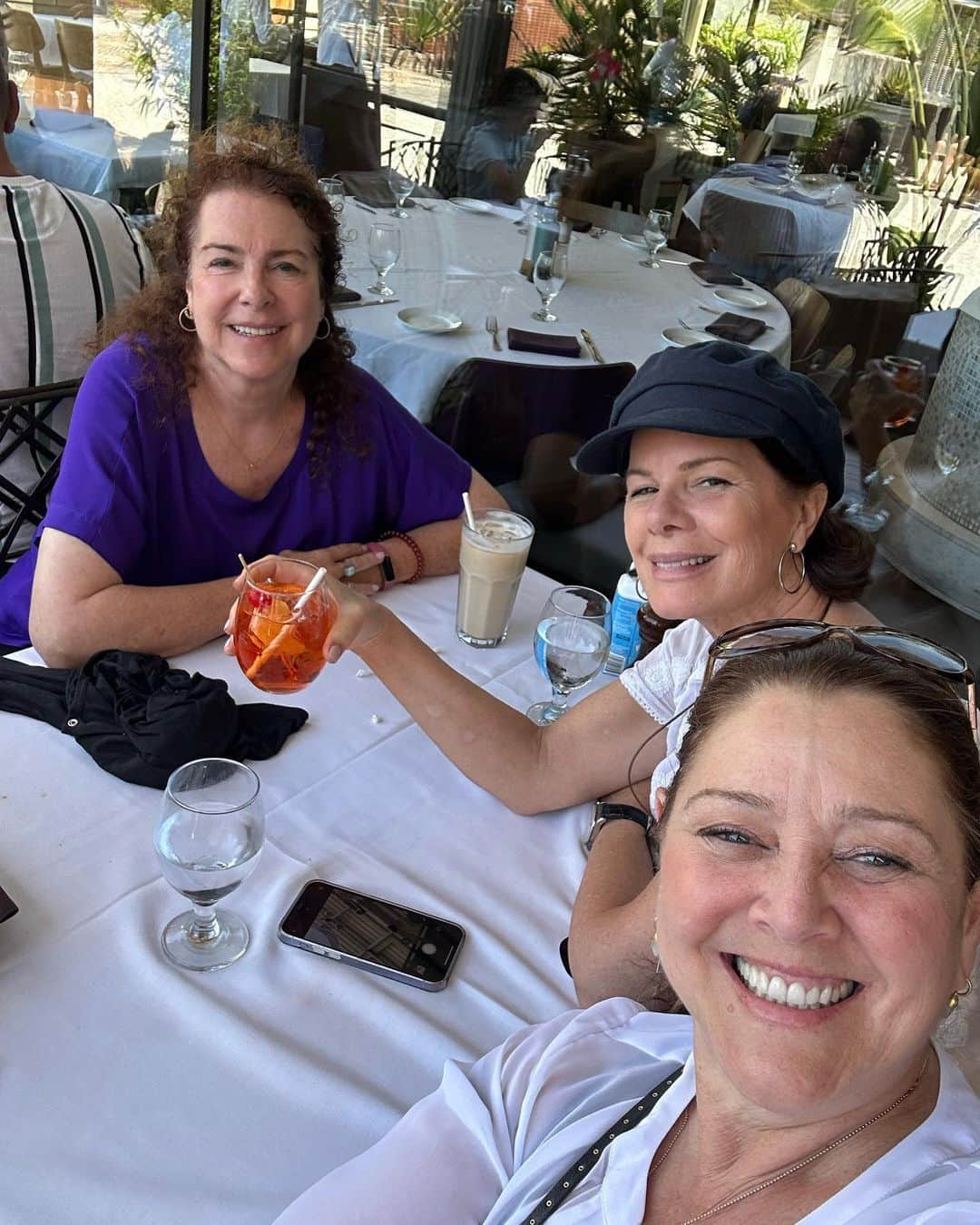 マーシャ・ゲイ・ハーデンさんのインスタグラム写真 - (マーシャ・ゲイ・ハーデンInstagram)「Spending m bday day w my besties @camrynmanheim & @memulcahy727, & DARLING Julitta  and @gnatpeyton.  Thx CAM for educating me on all things @sagaftra & @wgastrikeunite.  So much gratitude to my union.  UNITED- for a fair deal! Thanks to all my family and friends for the gorgeous flowers and celebration cupcakes!」8月15日 7時21分 - mgh_8