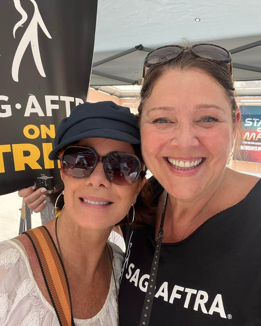 マーシャ・ゲイ・ハーデンのインスタグラム：「Spending m bday day w my besties @camrynmanheim & @memulcahy727, & DARLING Julitta  and @gnatpeyton.  Thx CAM for educating me on all things @sagaftra & @wgastrikeunite.  So much gratitude to my union.  UNITED- for a fair deal! Thanks to all my family and friends for the gorgeous flowers and celebration cupcakes!」