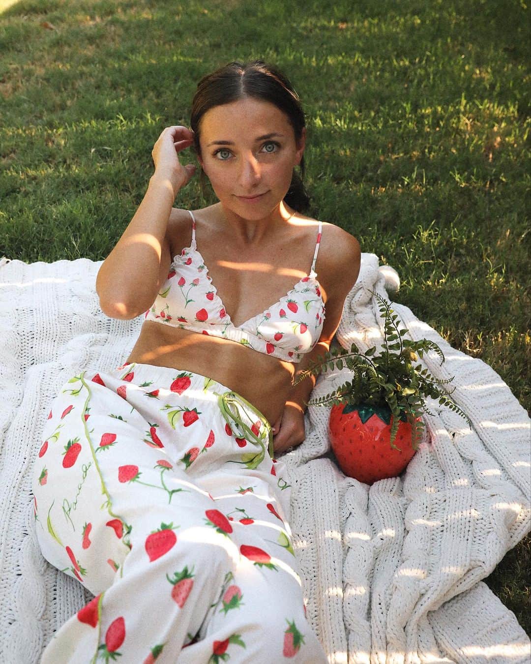 Brooklyn and Baileyのインスタグラム：「Strawberry dreams」