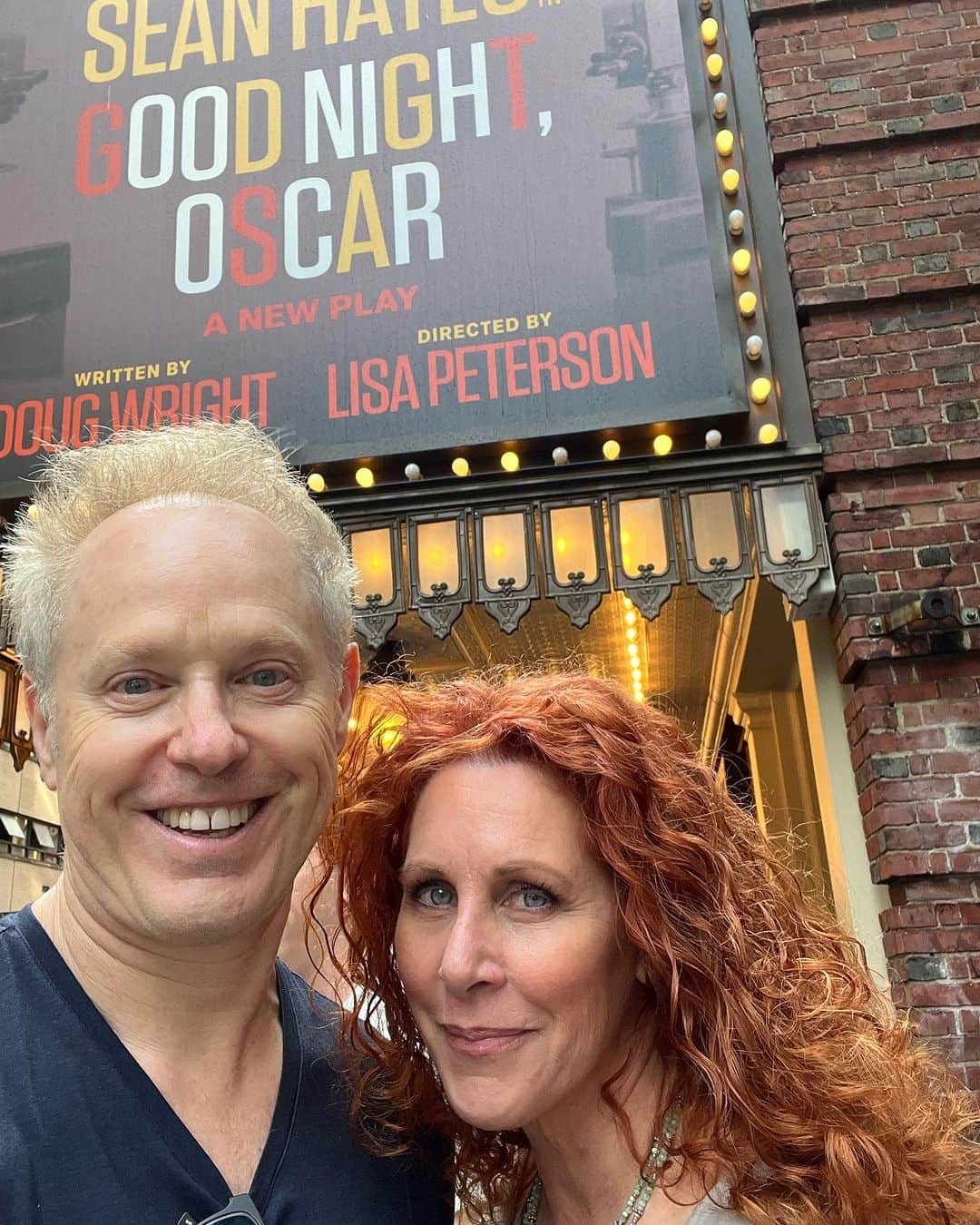 ラファエル・スバージのインスタグラム：「This is an ASTOUNDING show, made magic by @seanhayes mind-boggling performance, that needs to be seen to be believed.  Not the least of which is his piano skills that blow the roof off.  @emilybergl you are GORGEOUS and bring such depth and integrity to every moment.  @quillsauthor62 has crafted a STUNNER of a play, #lisaPeterson, director -! Brava!  It’s a great cast— ! and a must see— if you can get a ticket before it closes. Breathtaking experience in a theater!  @goodnightoscar —thank you for an experience we won’t soon forget. #goodnightoscar #broadway #newyork   With my sweetheart @jennadeangeles」