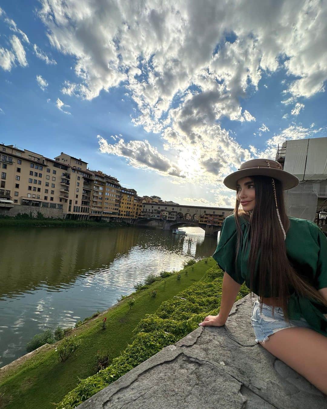 KaThE ArOcAさんのインスタグラム写真 - (KaThE ArOcAInstagram)「Bajo el sol de la Toscana 🇮🇹  Firenze ❤️ cuna del arte 👌🏻  #firenze #florencia #italia #toscana」8月15日 8時07分 - kathearoca