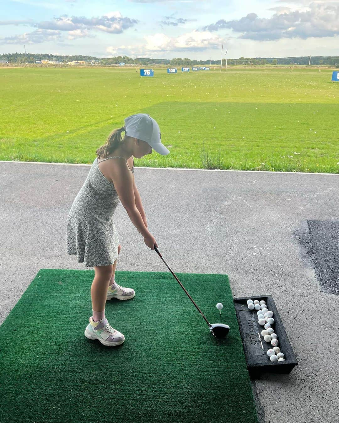 アンナ・ノルドクビストさんのインスタグラム写真 - (アンナ・ノルドクビストInstagram)「Yesterday I was wearing out my hybrids at the @aigwomensopen … today I got to be Auntie and go to practice with my favorite threesome at home. Seeing their smiles and share the love for this game beats any score in a tournament!   Grateful for the different contrast’s I have in my life! 💙🫶🏻」8月15日 8時38分 - a_nordqvist