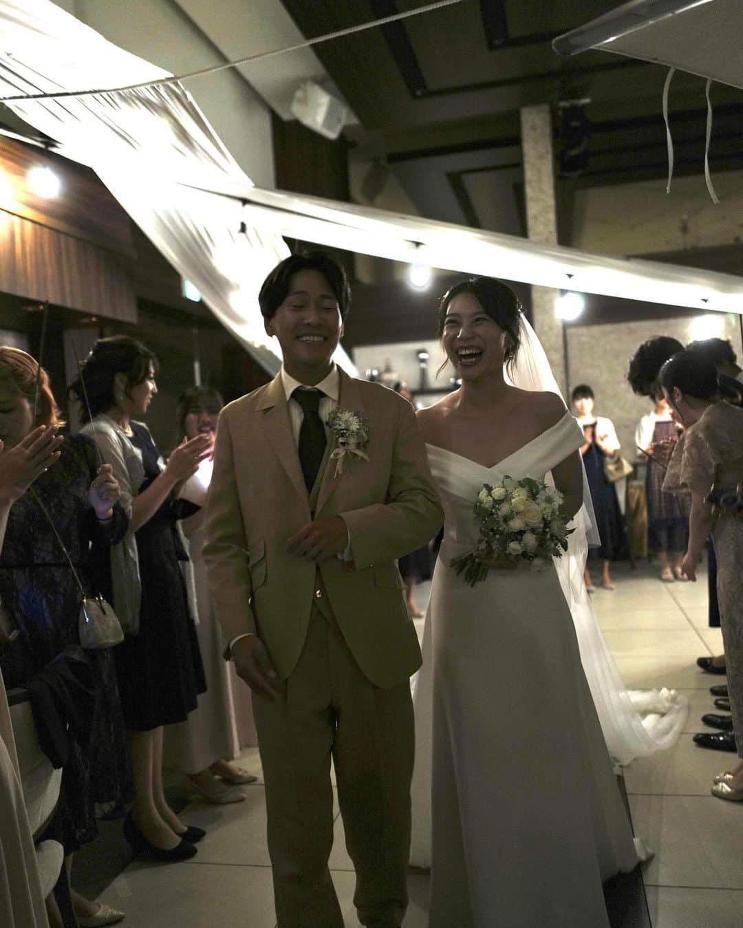 沢田時さんのインスタグラム写真 - (沢田時Instagram)「2023年8月14日🫶 結婚式を挙げることができました。 たくさんの方々に祝福して頂きありがとうございました✨  妻の聖香はかっこよくて綺麗でいつも人への思いやりをもって行動できる尊敬する人です。そして真剣な時もふざけてる時も一緒にいて楽しい大切な親友です。選手のときの日本チャンピオンジャージも似合っていたけど、ウェディングドレス姿は間違いなく世界一でした🥰  結婚式をしたことで2人がたくさんの方々に恵まれていることを改めて実感でき、本当にやって良かったです。みんなありがとう！素敵なゲストの方々にとにかく楽しんでもらいたいという2人のイメージを形にして最高の式を作ってくれた @belleunjour_staff とプランナーさんにも心から感謝しています。  これからも夫婦共々宜しくお願いします✨  📸 @vhlg」8月15日 8時38分 - toki_sawada