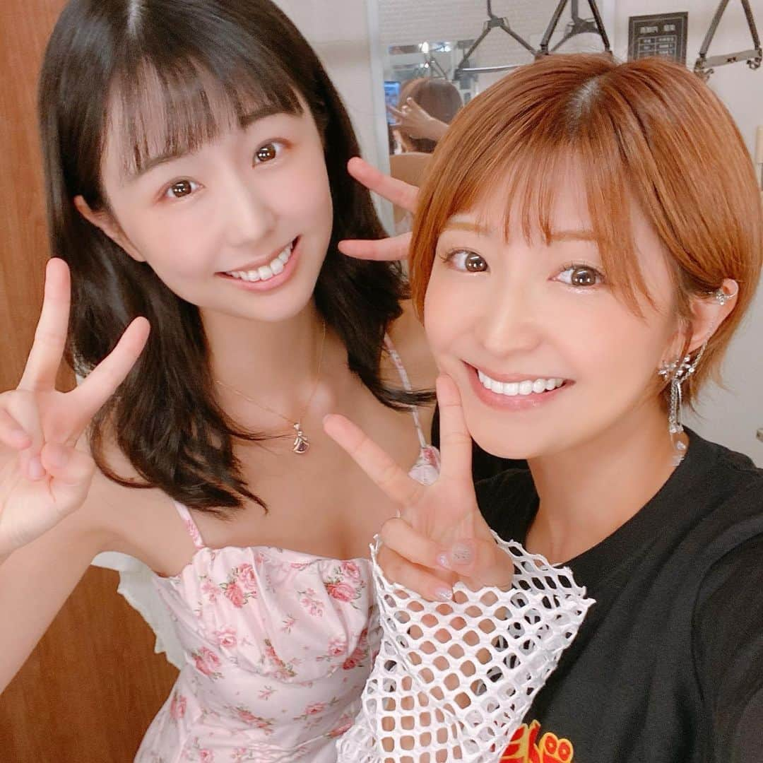 矢口真里さんのインスタグラム写真 - (矢口真里Instagram)「８月８日に行われた、 でか美祭２０２３に初めて参加させていただきましたー！！  もうその名の通りめっちゃお祭りでしたよ😁✨ でか美ちゃんがファンの皆さんが楽しめるような企画を沢山考えていて、優しさと愛が詰まった素敵なイベント✨ ほんと名プロデューサーだなぁと思いました😭✨  その中で私も一曲歌わせていただきましたよ😌♪ 自分の持ち歌で一番好きで大切な曲✨ 『I WISH』 何度も背中を押してくれた曲です✨ 気持ちを沢山込めて歌ったら、 大森ちゃんとゆっきゅんがめっちゃ泣いてくれてました😂w あまりの号泣にちと笑っちゃったけどね😂w ごめんょ🥹ありがとう🥹✨  ５年ぶりに会ったくりえみちゃんはすんごい人になってたし、相変わらず可愛かったです😍 歌声にもうっとり🥹  眉村ちゃんに関しては、 書ききれないので、またアップしますw  でか美ちゃん✨ 素敵なイベントに参加させてくれて本当にありがとう😁✨ 夏の思い出になりました！！」8月15日 14時08分 - mariyaguchi_official