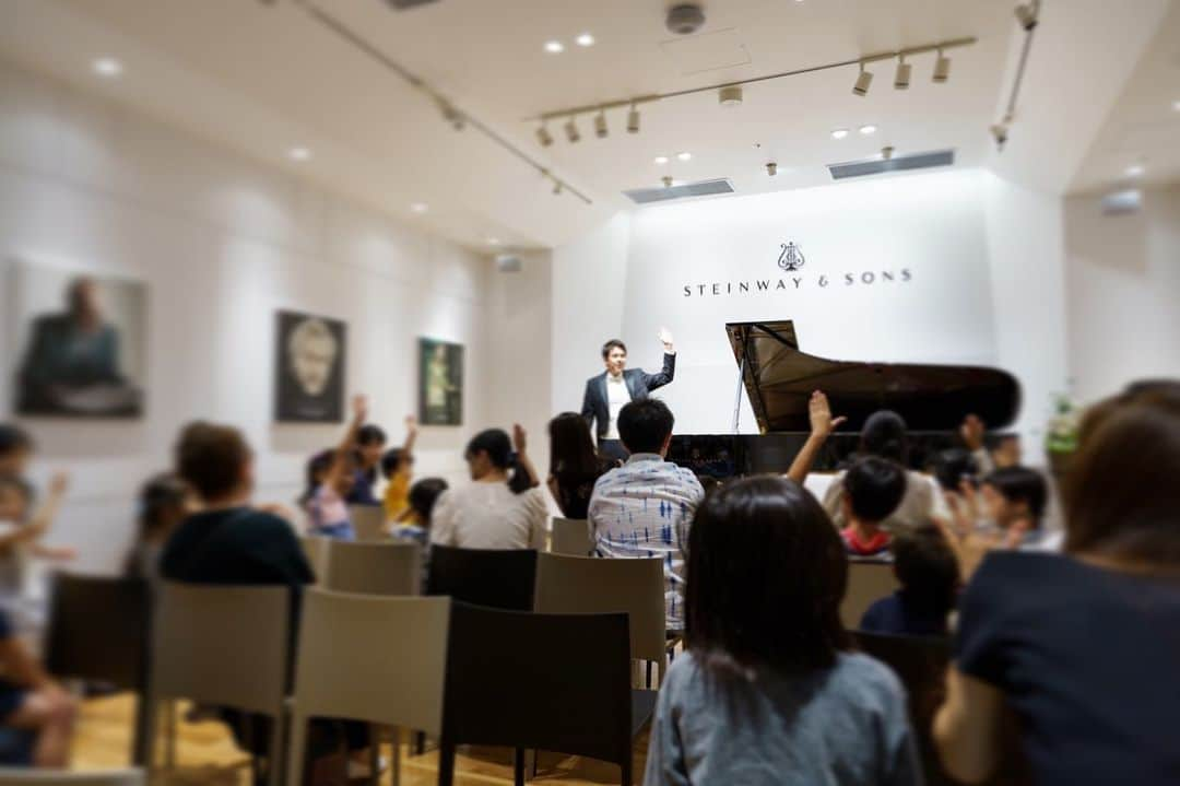 金子三勇士さんのインスタグラム写真 - (金子三勇士Instagram)「Steinway & Sons Tokyo x Steinway Artist Miyuji Kaneko presents "Miyuji Kaneko's Summer Vacation - Music Room for All" 金子三勇士の夏休み！〜みんなの音楽室〜 Part 1 Special thanks to Gateau Festa Harada. @steinwayandsons  @steinway_tokyo  @gateaufesta_harada.official  @universalclassics.jp  #Steinway #SteinwayArtist #MiyujiKaneko #piano #pianist #event #summervacation #music #education #kids #families #babies #concert #スタインウェイ #金子三勇士 #夏休み #コンサート #イベント #スタインウェイアーティスト #情操教育 #みんなの音楽室 #ピアノ #コンサート #ピアニスト #おはなし #0歳児  #保育園 #幼稚園 #小学校 #中学校 #教育プログラム」8月15日 8時47分 - miyujikaneko_official