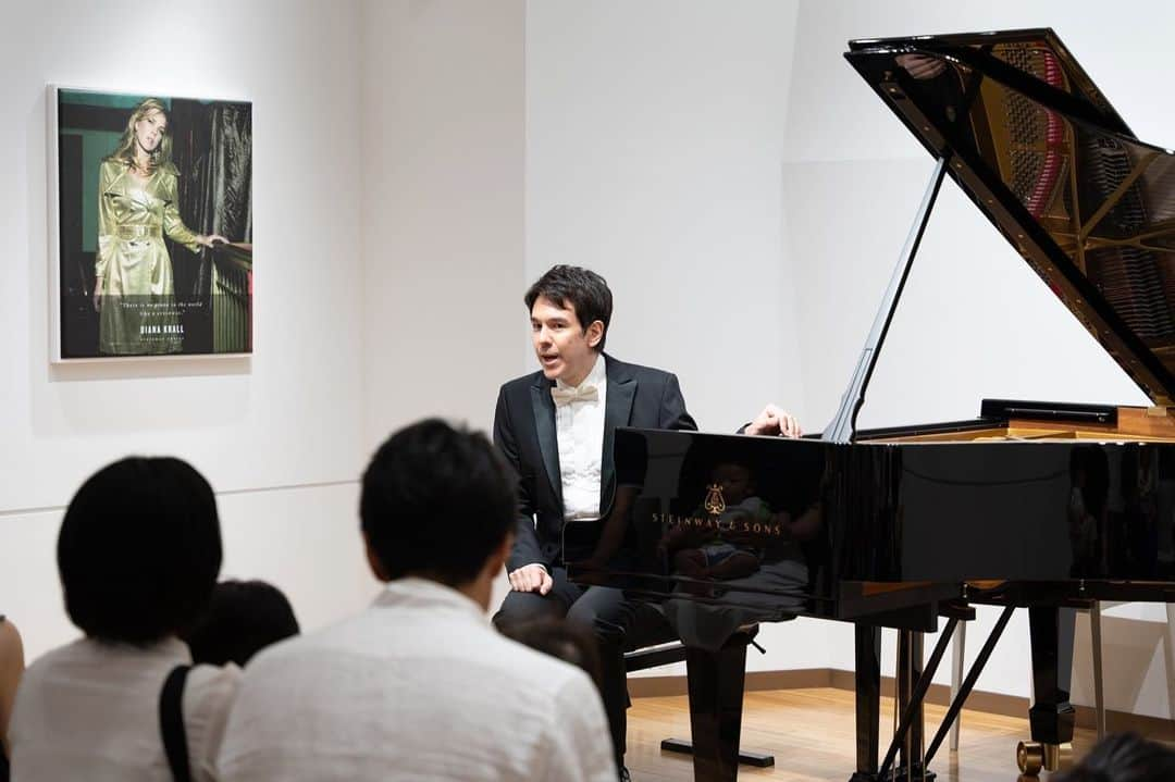 金子三勇士さんのインスタグラム写真 - (金子三勇士Instagram)「Steinway & Sons Tokyo x Steinway Artist Miyuji Kaneko presents "Miyuji Kaneko's Summer Vacation - Music Room for All" 金子三勇士の夏休み！〜みんなの音楽室〜 Part 1 Special thanks to Gateau Festa Harada. @steinwayandsons  @steinway_tokyo  @gateaufesta_harada.official  @universalclassics.jp  #Steinway #SteinwayArtist #MiyujiKaneko #piano #pianist #event #summervacation #music #education #kids #families #babies #concert #スタインウェイ #金子三勇士 #夏休み #コンサート #イベント #スタインウェイアーティスト #情操教育 #みんなの音楽室 #ピアノ #コンサート #ピアニスト #おはなし #0歳児  #保育園 #幼稚園 #小学校 #中学校 #教育プログラム」8月15日 8時47分 - miyujikaneko_official