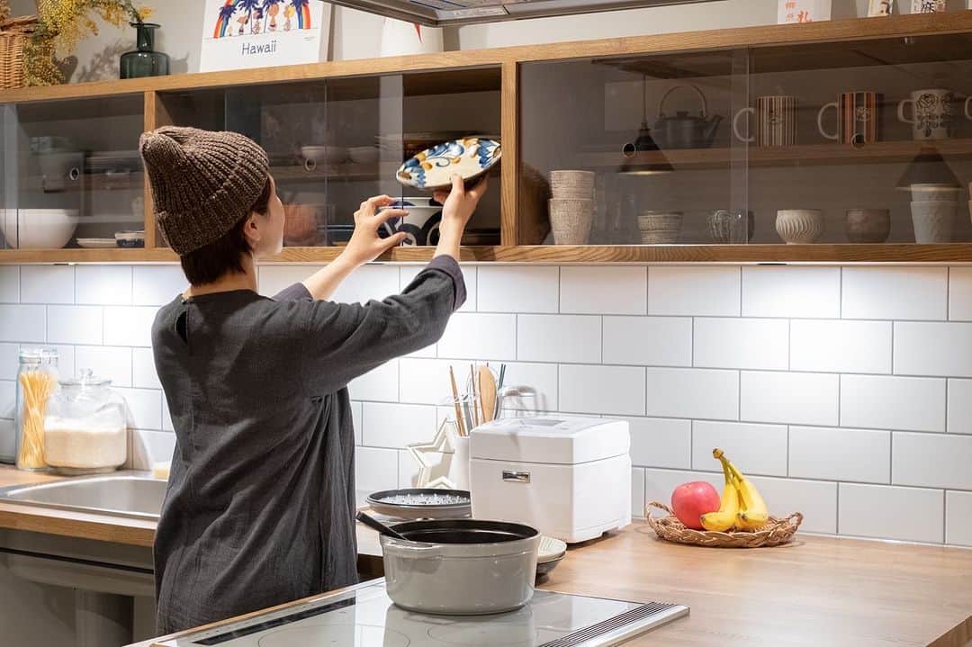 ソラマド香川のインスタグラム：「soramado kitchen  ---------------------------------------  もっと施工事例を見たい方はこちら   @soramado_kagawa  #ソラマド香川  ---------------------------------------  🏠【常設モデル】宇多津モデル  綾歌郡宇多津町浜三番丁22-4 🏠 多肥モデル販売中！ 高松市多肥上町 分譲地内   ---------------------------------------  ソラマド香川( #センコー産業 株式会社 ) 綾歌郡宇多津町浜三番丁22-4 電話番号：0120-49-7257 営業時間：10時〜17時(水曜定休日)  ---------------------------------------  #ソラマドキッチン #kitchen #平屋 #ソラマド #ソラマドの家 #soramado」