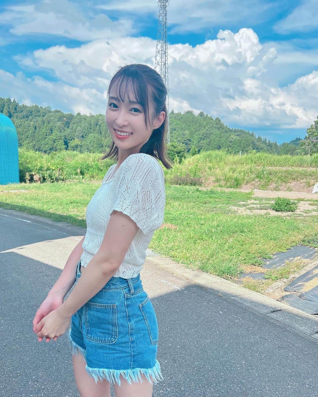 双葉さんのインスタグラム写真 - (双葉Instagram)「ㅤㅤㅤㅤ 山の緑と空の青、高い雲の組合せ大好き🌤️🌳 なんか後ろの雲が絵みたい🤔 #chaosundergroundzealot #chu_z #waltetto #foryou #summer #japan #japanese #niigata #sunnyday #日本 #新潟 #十日町 #wt1015赤羽renyワンマン」8月15日 9時21分 - chu_z_futaba