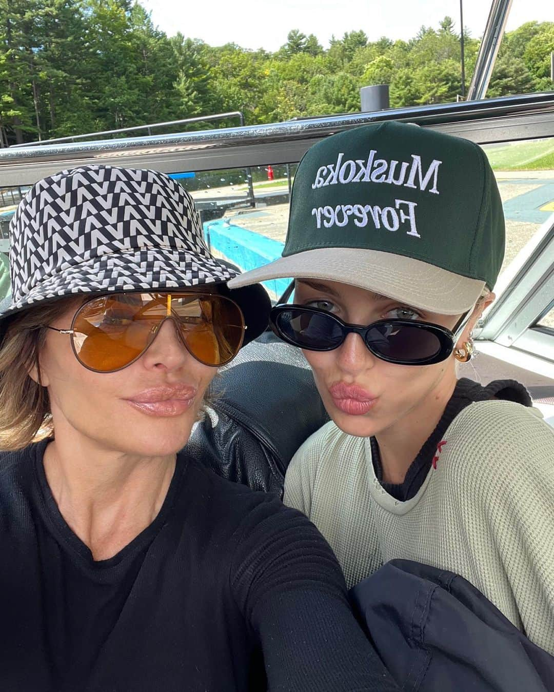 リサ・リナさんのインスタグラム写真 - (リサ・リナInstagram)「Some Lake Life 2023 🇨🇦」8月15日 9時34分 - lisarinna