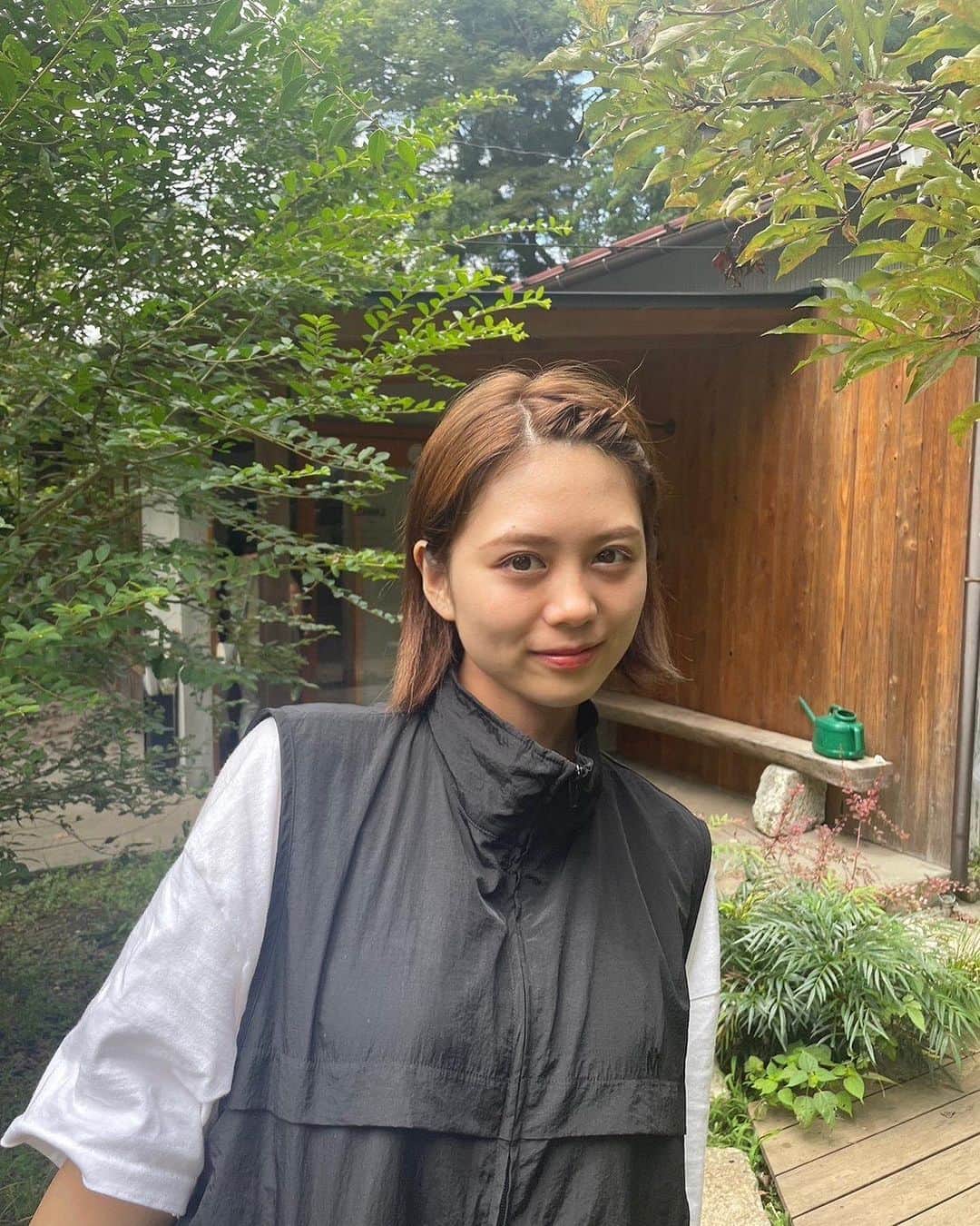 金野美穂のインスタグラム：「🧒🐟🧒🐟🧒  川でメダカらしき 魚追いかけてたらあっという間に時間過ぎる､､､､  次は泳ぎたい､､､  #金髪  #川」
