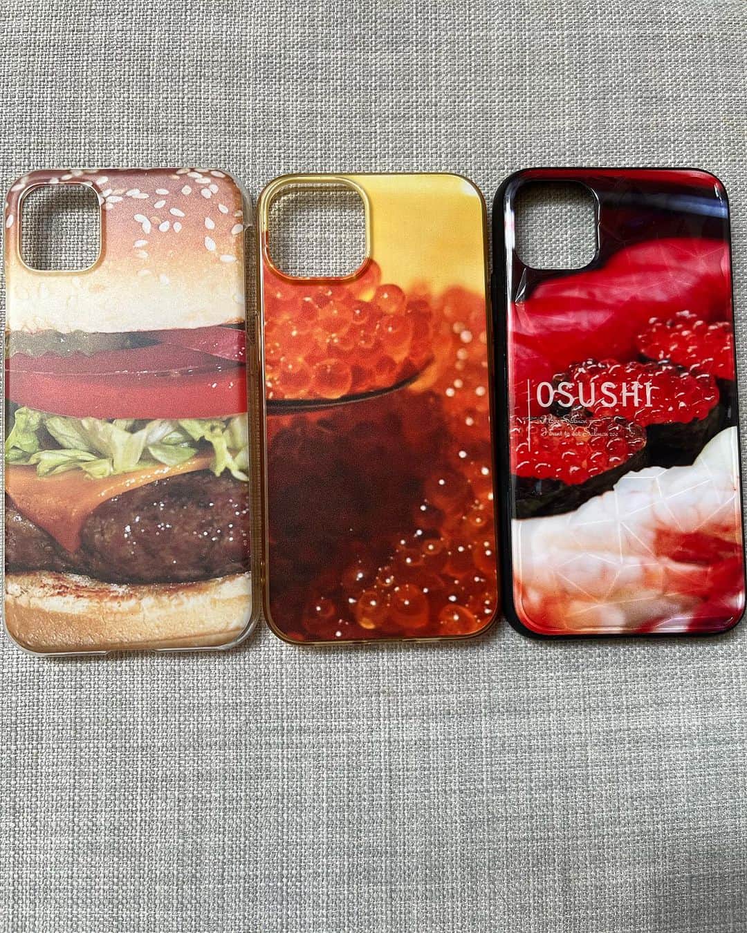 石田燿子さんのインスタグラム写真 - (石田燿子Instagram)「スマホケース変えました🥩 歴代のケースにも登場してもらいました ハンバーガーの前に一回ステーキがあったので（あまりに汚れて捨てちゃった） また初心に戻ったかんじです。  大好きなひとたちと美味しいお肉たべたいなー❗️ #スマホケース #食べ物シリーズ」8月15日 9時36分 - yokonti