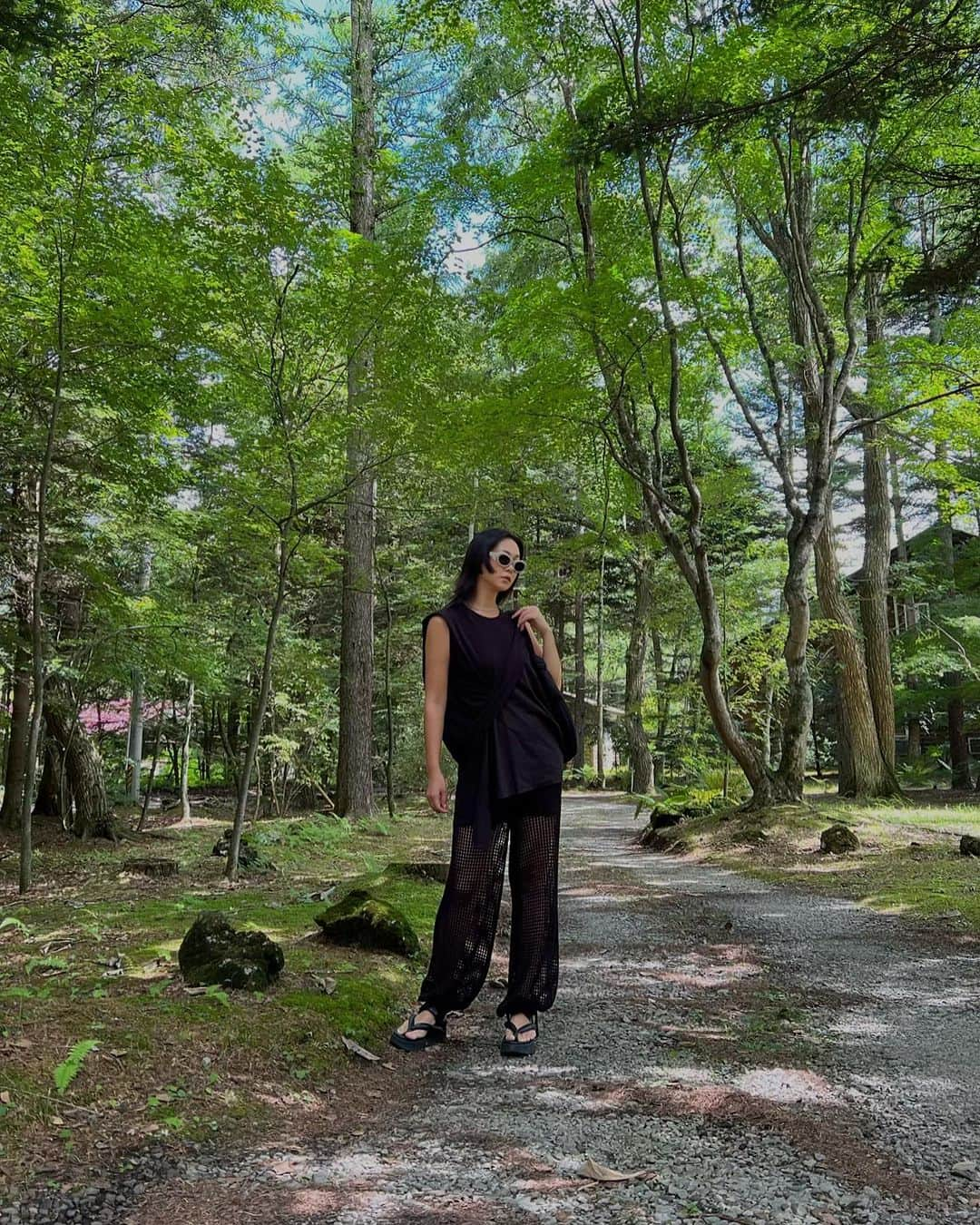 須田朱音のインスタグラム：「🌿  湿度も温度も快適で、 風が気持ち良くて過ごしやすすぎた 軽井沢に今すぐ帰りたーい笑  昼も夜もお蕎麦食べたり、 旦那さんの家族とBBQしたり🍖  温泉もサウナも入ってぐっすり寝れました笑  旦那さんのいとこの2ヶ月ベビちゃんも 一緒だったから 1日中癒された👶🏻  またすぐ秋に軽井沢行きたい🍂」