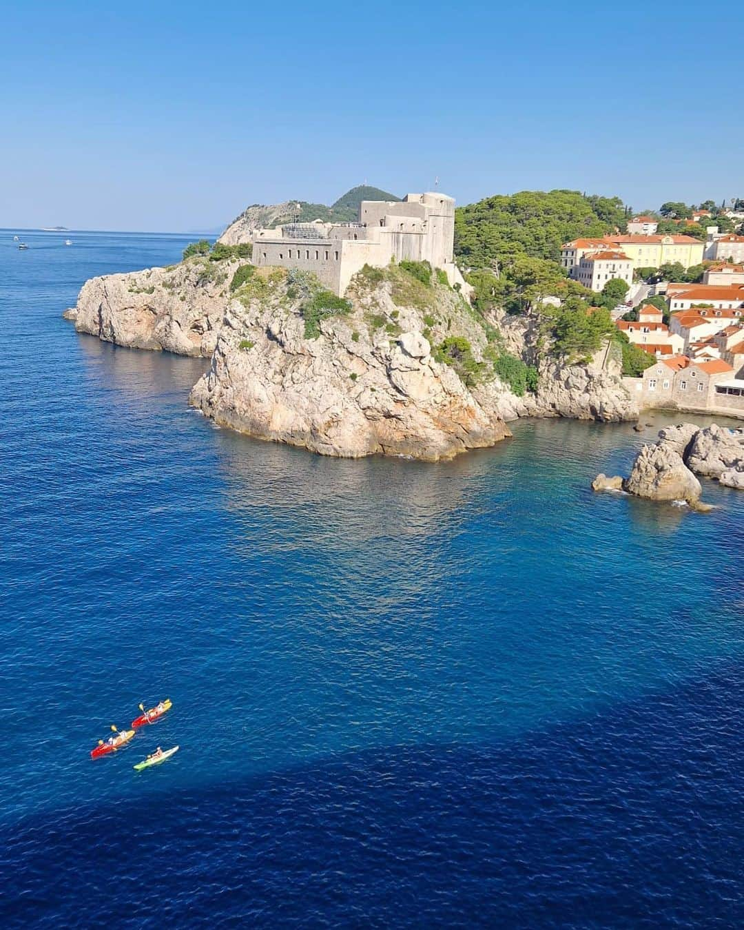 マリン・チリッチさんのインスタグラム写真 - (マリン・チリッチInstagram)「Focusing on silver linings, like getting to enjoy more of summer in Croatia. ☀️☀️😎😎  #CroatiaFullOfLife #summertime #ljeto #Dubrovnik #pearloftheadriatic @croatiafulloflife」8月17日 0時30分 - marincilic