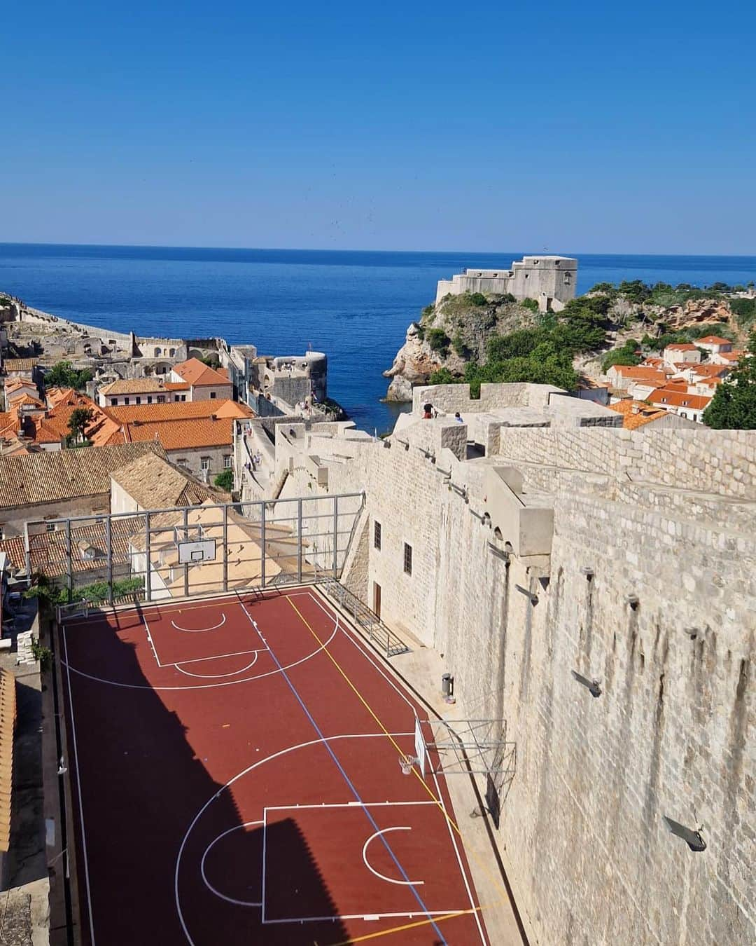 マリン・チリッチさんのインスタグラム写真 - (マリン・チリッチInstagram)「Focusing on silver linings, like getting to enjoy more of summer in Croatia. ☀️☀️😎😎  #CroatiaFullOfLife #summertime #ljeto #Dubrovnik #pearloftheadriatic @croatiafulloflife」8月17日 0時30分 - marincilic