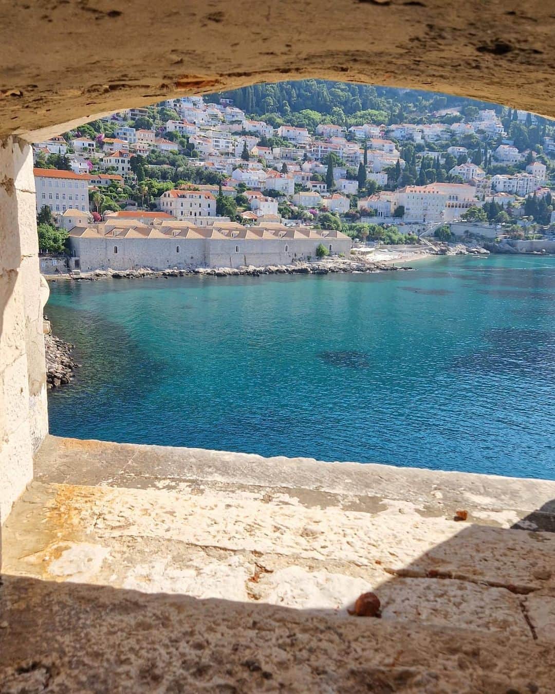 マリン・チリッチさんのインスタグラム写真 - (マリン・チリッチInstagram)「Focusing on silver linings, like getting to enjoy more of summer in Croatia. ☀️☀️😎😎  #CroatiaFullOfLife #summertime #ljeto #Dubrovnik #pearloftheadriatic @croatiafulloflife」8月17日 0時30分 - marincilic