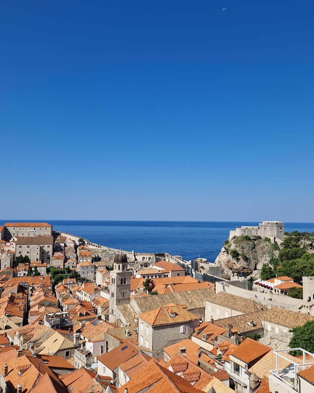 マリン・チリッチさんのインスタグラム写真 - (マリン・チリッチInstagram)「Focusing on silver linings, like getting to enjoy more of summer in Croatia. ☀️☀️😎😎  #CroatiaFullOfLife #summertime #ljeto #Dubrovnik #pearloftheadriatic @croatiafulloflife」8月17日 0時30分 - marincilic