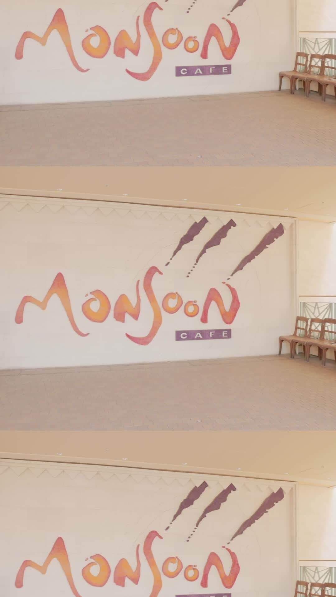 モンスーンカフェのインスタグラム：「🌴東京ディズニーランドのすぐ近く、舞浜イクスピアリ(@monsooncafe_maihama)のモンスーンカフェはエキゾチックな世界。ようこそ！🌊⁠ Monsoon Cafe in Maihama, located directly outside Disneyland, at Ikspiari shopping mall, takes you to exotic world of Monsoon Cafe. Welcome!🥥⁠」