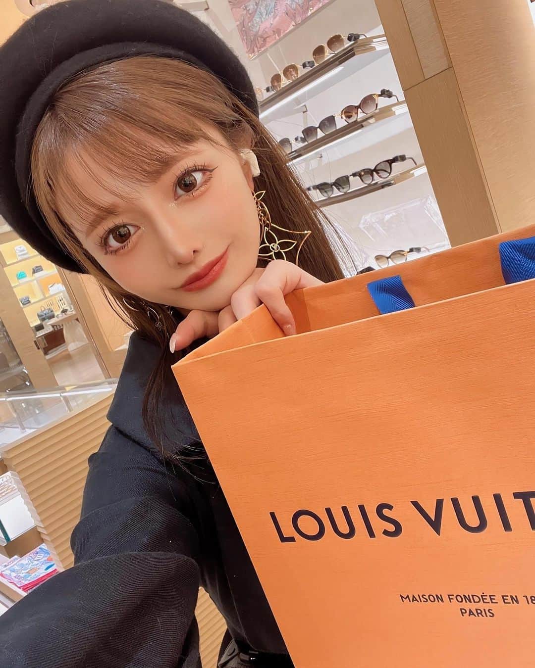 のインスタグラム：「お世話になってる方に プレゼント買いに行ったついでに 買ったピアス可愛かったなあ♦️」