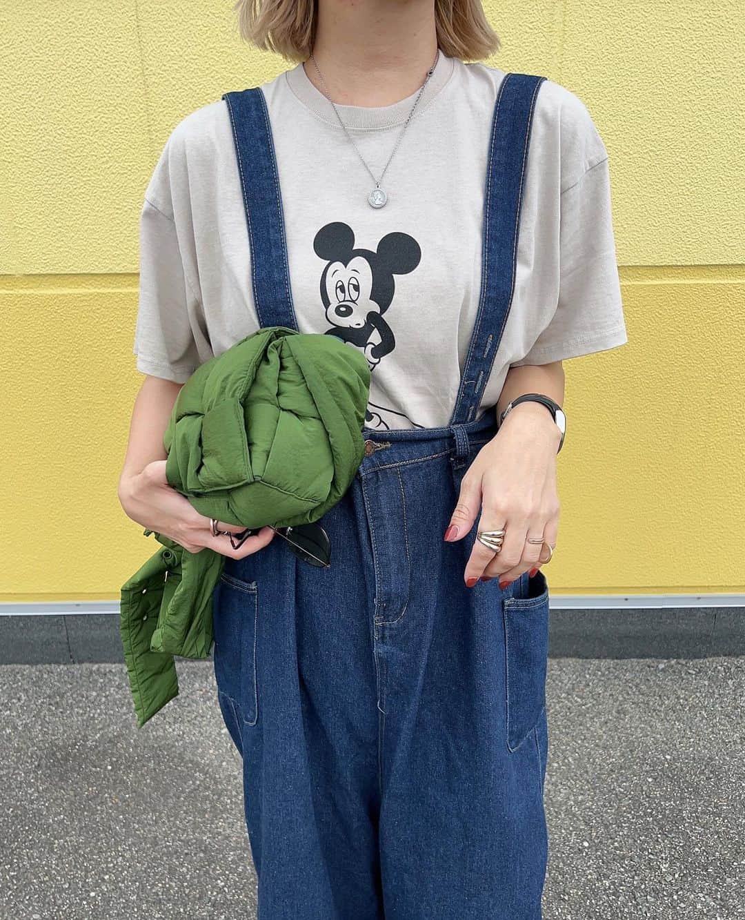 natsupoo0315さんのインスタグラム写真 - (natsupoo0315Instagram)「お気に入りずるだぼサロペちゃんと 永遠にすきなミキさん🐭 服はタグつけてます🔜  みなさまも台風お気をつけくださいね🌀🥺  #デニムサロペット#ミッキーT#mickeytee#freaksstore#conversefragment#bottegaveneta#fragmentconverse#ct70 #大人カジュアル#カジュアル#高身長#高身長コーデ#メンズライク#骨格ナチュラル#カジュアルコーデ#オーバーサイズ」8月15日 9時53分 - natsupoo