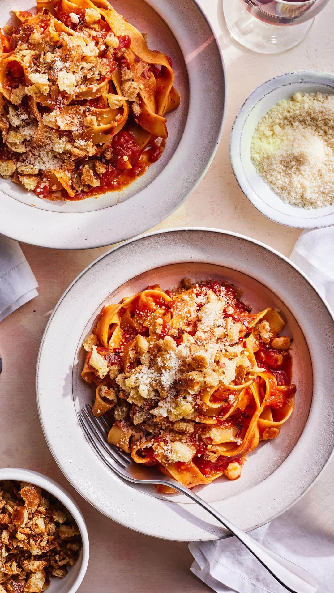 Gaby Dalkinのインスタグラム：「IG live from 8/14!! Went wild with my new air fryer and made a summer tomato no cook sauce pasta」