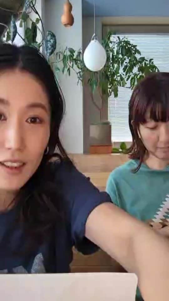 シンシア・ガーデンのインスタグラム：「. 本日の夏肌レスキューLIVE💞 ご覧いただきありがとうございました🌿  WEB限定アフターサンケアキットの詳細 8/16(水)発売 ●アフターサンケアブライトニングセット ・ネロリラ ボタニカ リセットクリアージェルオイル ・ネロリラ ボタニカ ブライトニングモイスチャーローション (プレゼント)レスキュービューティーセラムミニサイズ (プレゼント)近江ハーブオーガニックグリーンジュース5包 13,090円(税込)  ●ツヤ潤いセット ・ネロリラ ボタニカ インテンシブビューティーセラム ・ネロリラ ボタニカ ブルーミングシャワー (プレゼント)リッチリフトクリームミニサイズ (ブレゼント)ママバターうるぷるアゲMASK1枚 12,650円(税込)  8/25(金)発売 ●潤いリッチキット ・ロクハナ スキンファーミング アンド グローセラム ・ココアミ オイルインフェイシャルローション (プレゼント)ココアミ ハッピーチークス50 フェイシャルオイル トライアルサイズ5mL 13,750円(税込)  公式WEBサイトもぜひチェックしてみて下さい😊✨  シンシア・ガーデン岡山店 @sincere_garden.okayama 新メニューやイベント情報は岡山店アカウントをご覧下さいませ✨  @nerolilabotanica_official @cocoamie_skincare @6hana_beauty @bxe_natural   #ネロリラボタニカ #nerolilabotanica #オーガニックコスメ #シンシアガーデン #sinceregarden #ライフスタイルメディスン #lifestylemedicine」