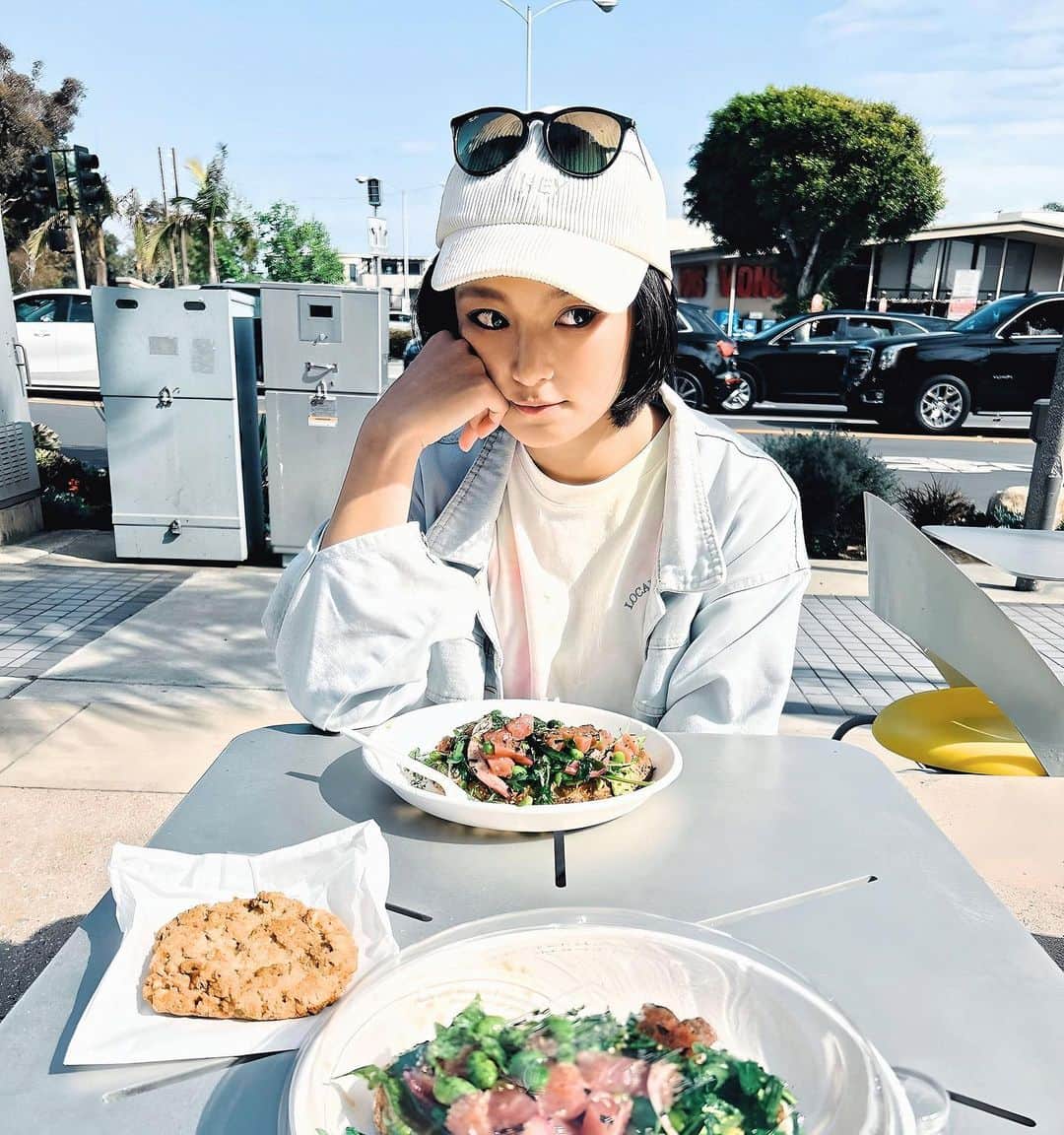 辻井美香のインスタグラム：「It's been a while since I post a picture last time. I started working. Working on weekdays is what I want to do. I feel more relaxed on the weekend.  I am proud of myself because I make my way slowly but surely in the U.S. I didn't have anything when I moved here. It was a completely new start. Always, I appreciate my family, friends, and people around me.  久しぶりの投稿♡ 働き始めて、毎日が勉強すること沢山。 同じ日はない。今日はこのideaためそう！の繰り返し。 アメリカに住み始めた頃、英語力でさえも、何ももってなかった。第2の人生スタートだった。けど、今は運転もできるし、英語もある程度は分かるし、働くまで成長した🥰」