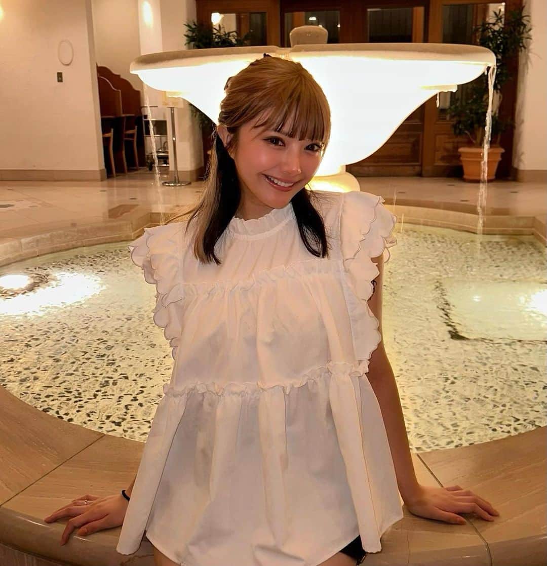 安西かれんのインスタグラム：「今日で24歳✌🏻️🤍 皆いつもありがとう⸜❤︎⸝‍ 24歳も自分らしくゆったり平和に人生楽しんで行こうと思います🤍 24歳も宜しくお願いしますᐡ ߹𖥦߹ ᐡ‬  0:00から沢山のdmやメッセージやストーリーありがとう🙈💭💕 ゆっくり全部見させて頂きますっ🍀 プレゼントとかも本当にありがとう߹ㅁ߹) ♡ また追って載せさせて貰うネ✊🏻‎❤️‍🔥」