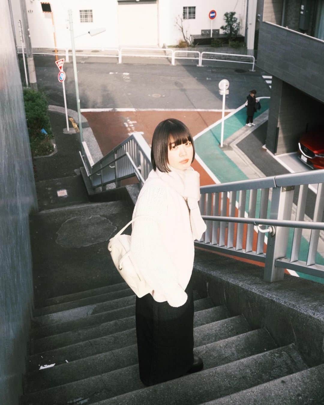 ただのよしののインスタグラム：「私の心は冬を求めています  鍋食べてポカポカしてみかん食べて布団で丸くなりたい」
