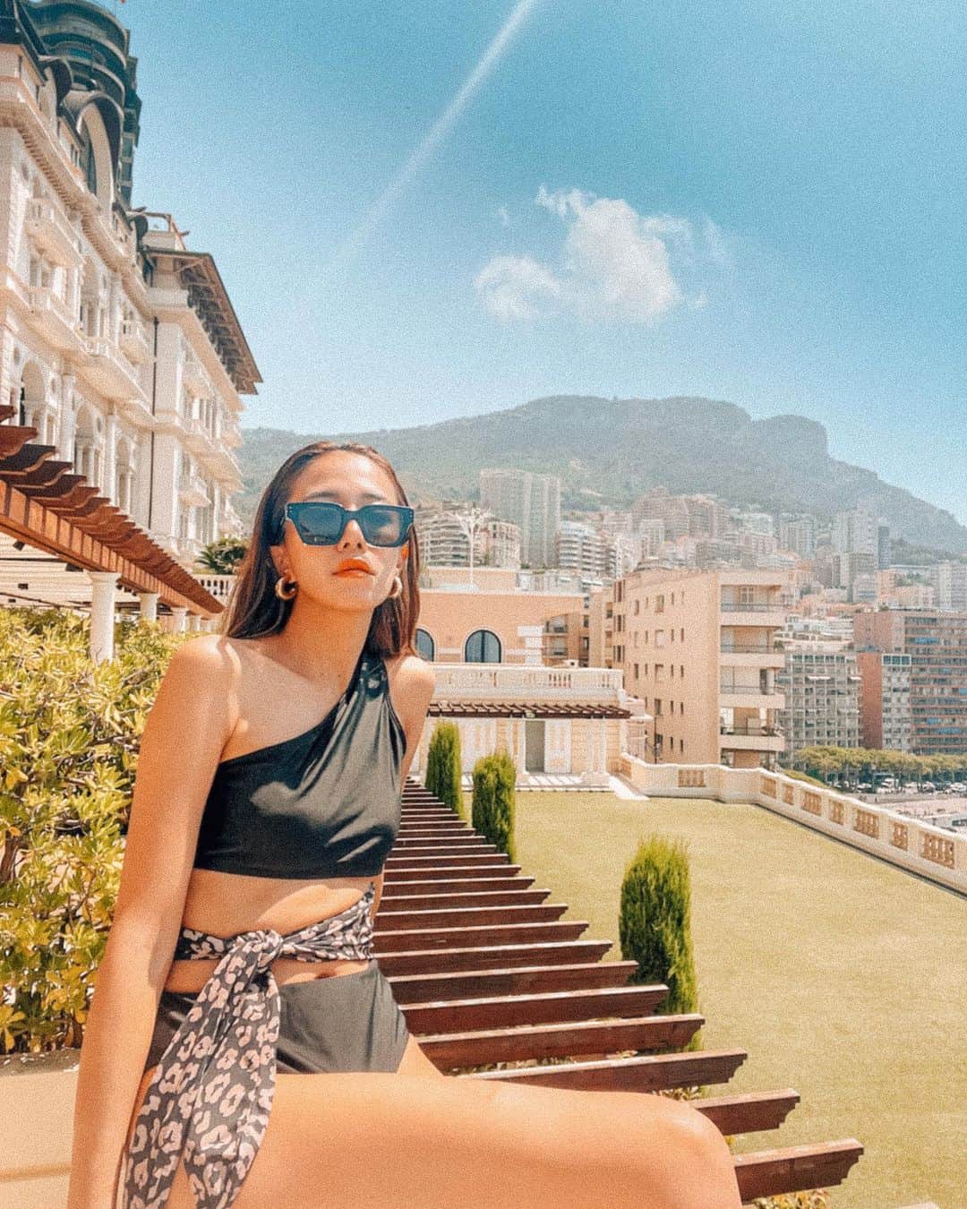 福井仁美のインスタグラム：「平和すぎるモナコ🇲🇨 日本より平和で安全や海外って初めてな気がする。  エルミタージュに弾丸Stay。 みんな高貴で背筋が伸びる国。  #monaco #モナコ」