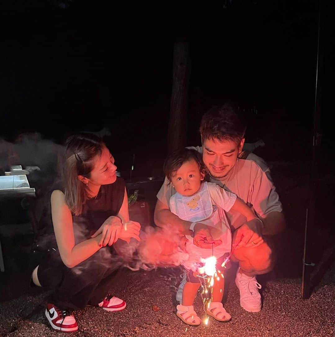 のインスタグラム：「僕のお盆休み♨️🎇 アウトレット→温泉→じいじが住んでる東北へ なかなかハードな動きをしました😂 ママぴよくんと遊び疲れて夏風邪ですw」