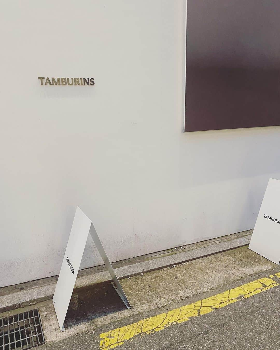 aiaiさんのインスタグラム写真 - (aiaiInstagram)「行きましたー TAMBURINS(タンバリンズ) フラッグシップストア 新沙  @tamburinsofficial   カロスキルの一本西の道に 面しているフラッグシップストア。 カロスキルは狎鴎亭にある 昔からおしゃれなお店が立ち並ぶ 人気のストリート。  #タンバリンズ #tamburins  #韓国 #韓国ブランド #韓国コスメ  #フレグランス #フレグランスミスト」8月15日 22時00分 - saltaiai