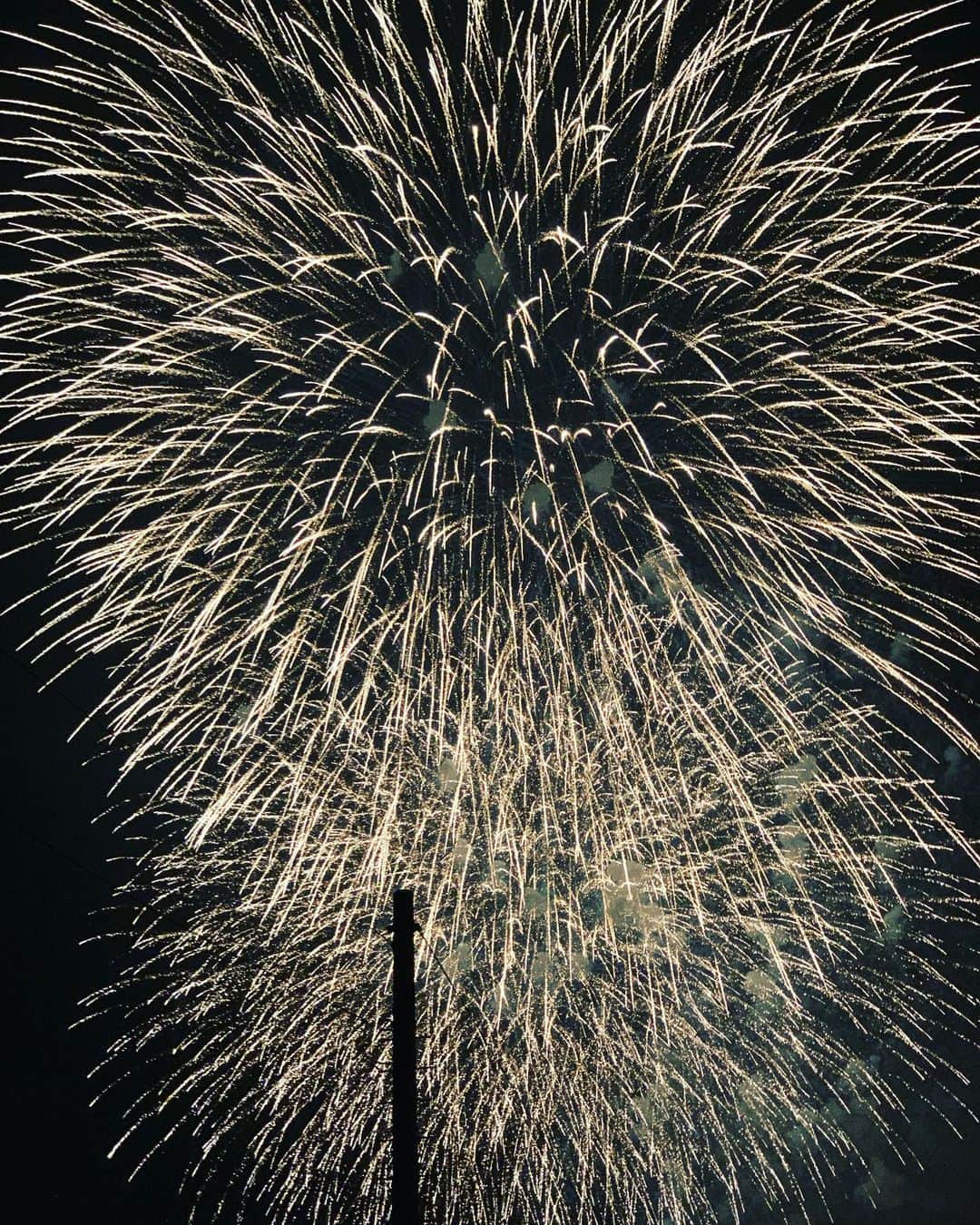小濱なつきのインスタグラム：「The 夏。  4年ぶりの花火は圧巻🎆  #木更津 #花火大会 #やっさいもっさい #夏休み」